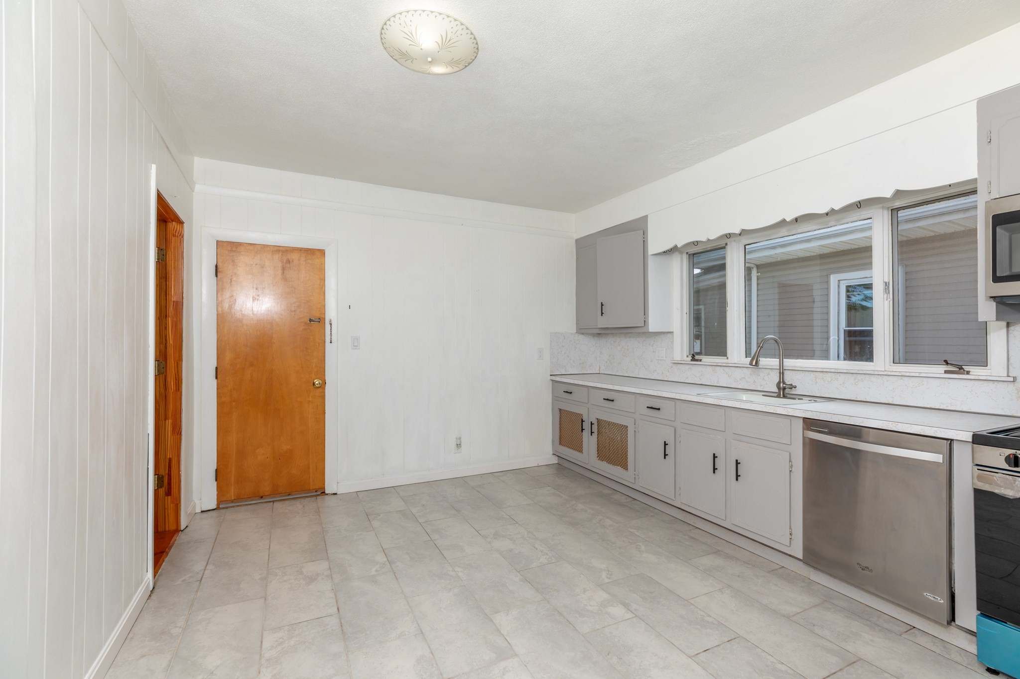 1738-1740 North Shore Rd Property Photo 9