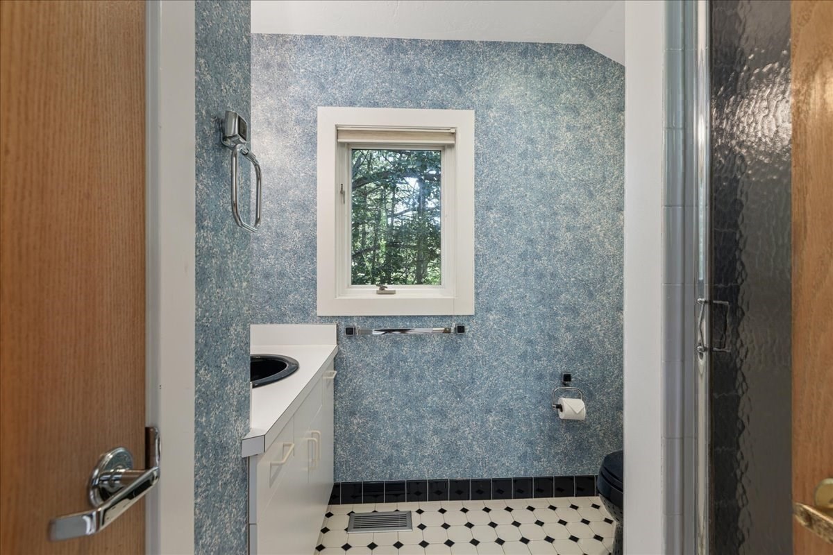 245 Linden Street Property Photo 38