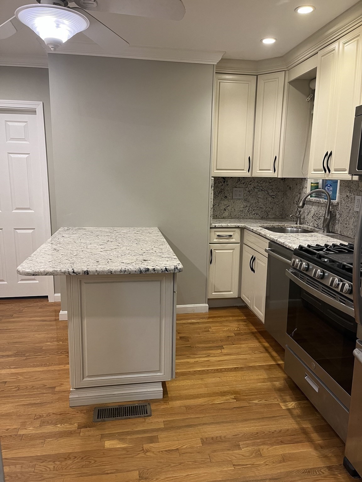 651 Bennington Street Property Photo 4