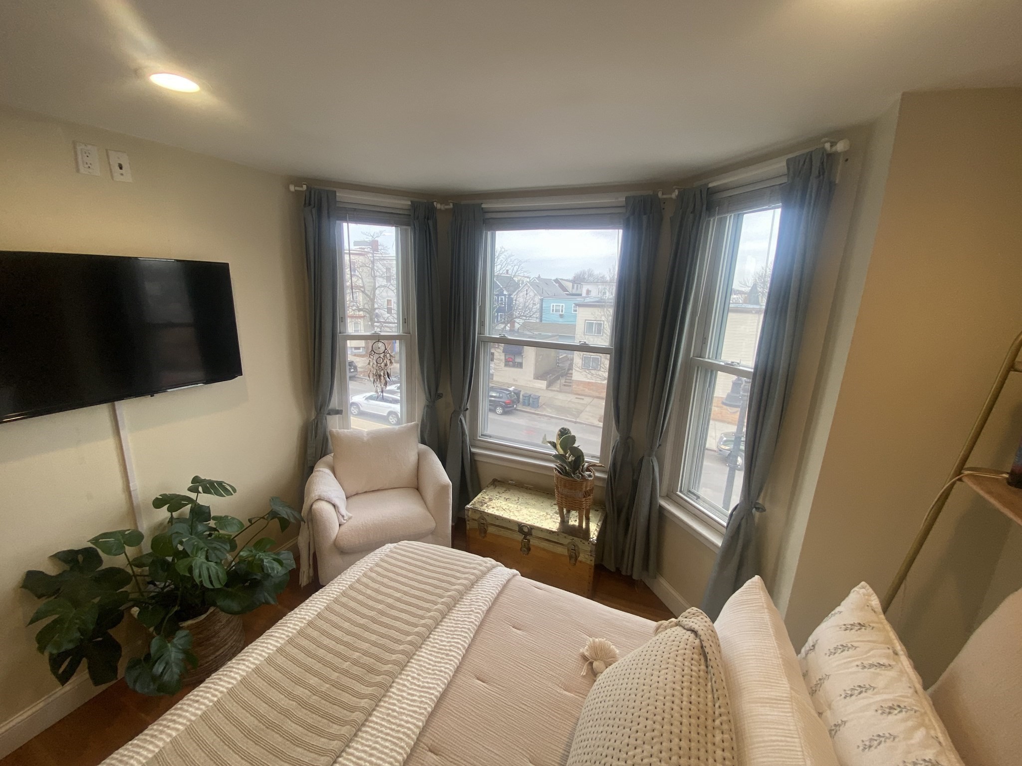 651 Bennington Street Property Photo 17