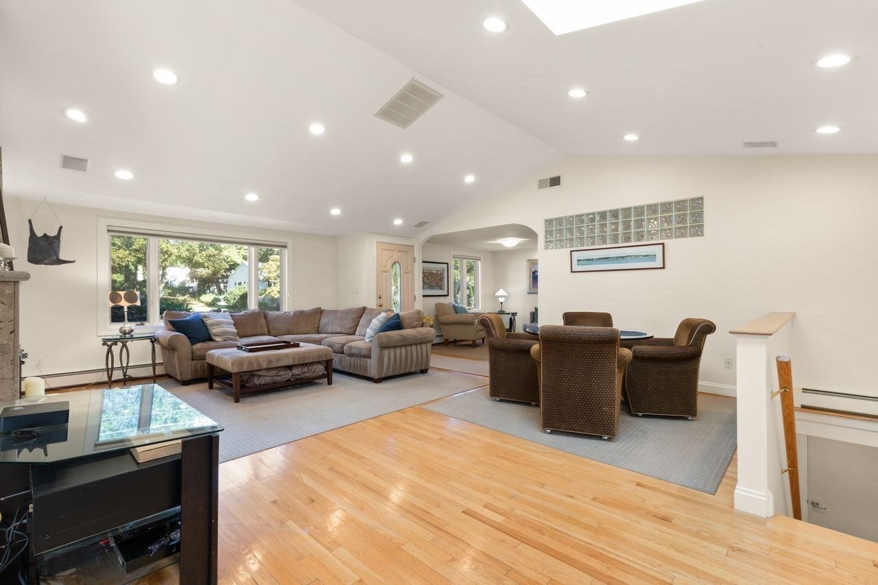 16 Leonard Rd Property Photo 4
