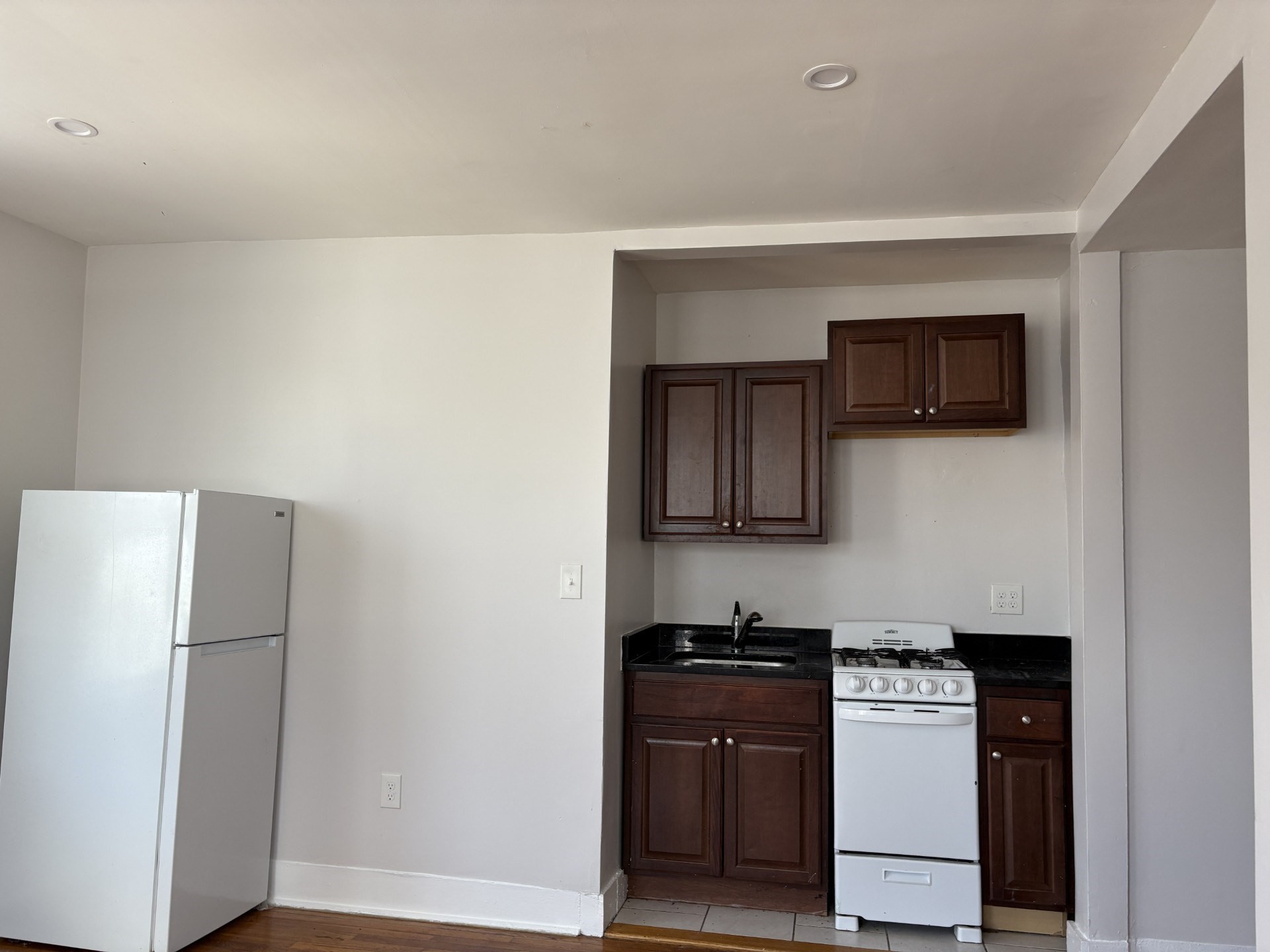 166 Salem # B1 Property Photo 1