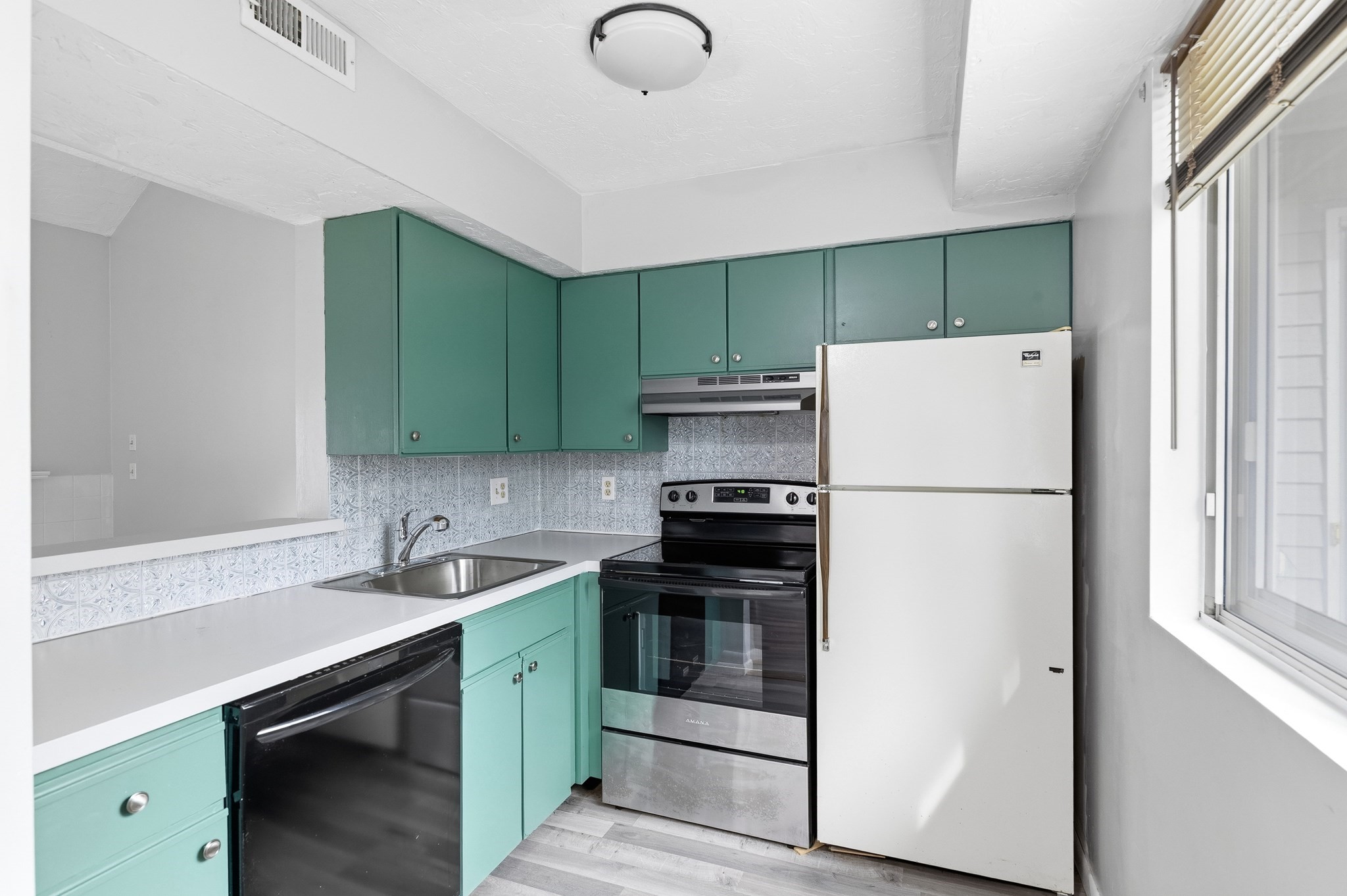 195 Lake Street Property Photo 8