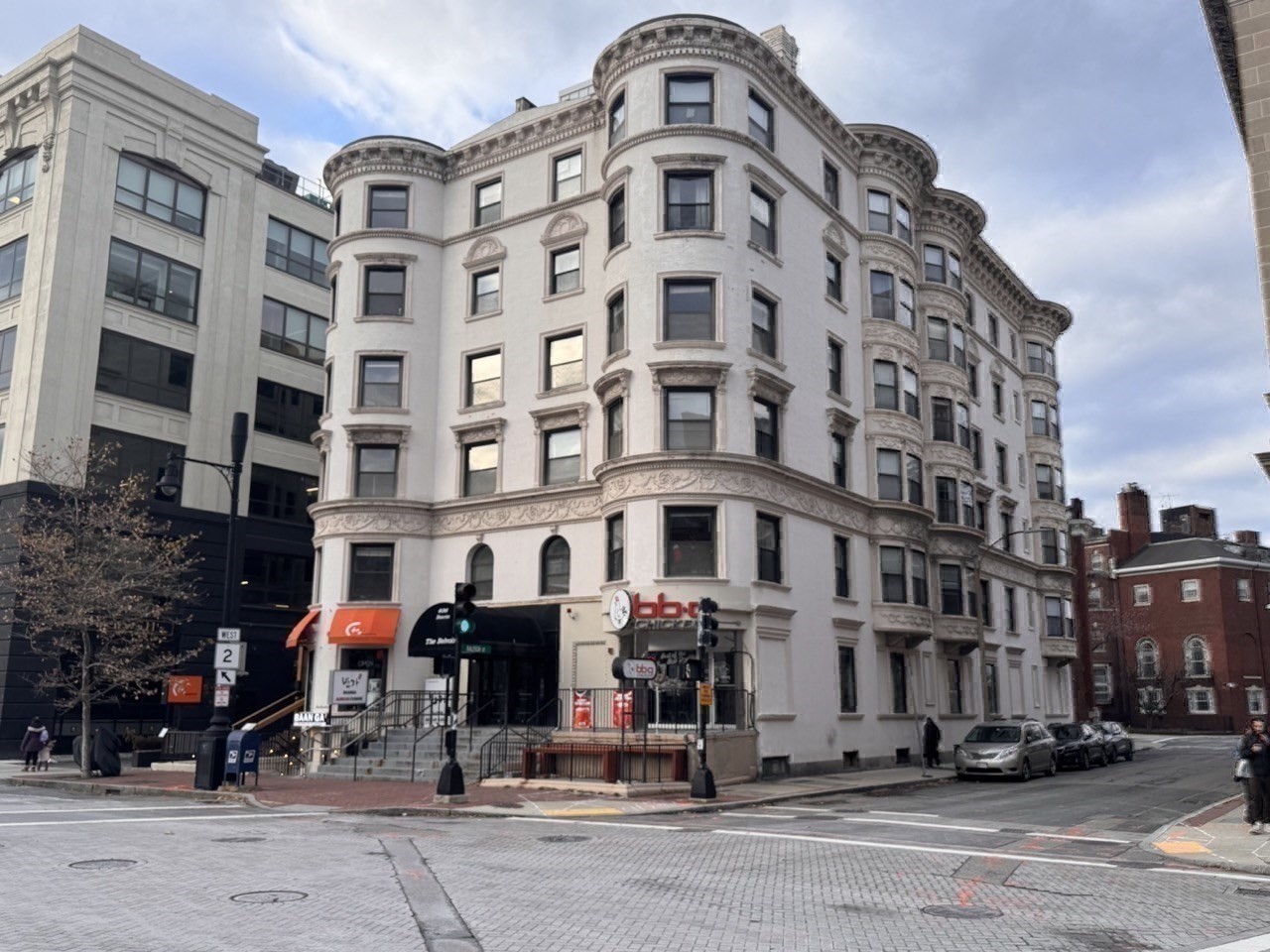 636 Beacon St # 404 Property Photo 1