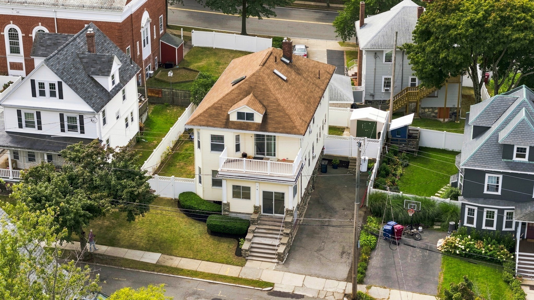 17 Linden Rd Property Photo 4