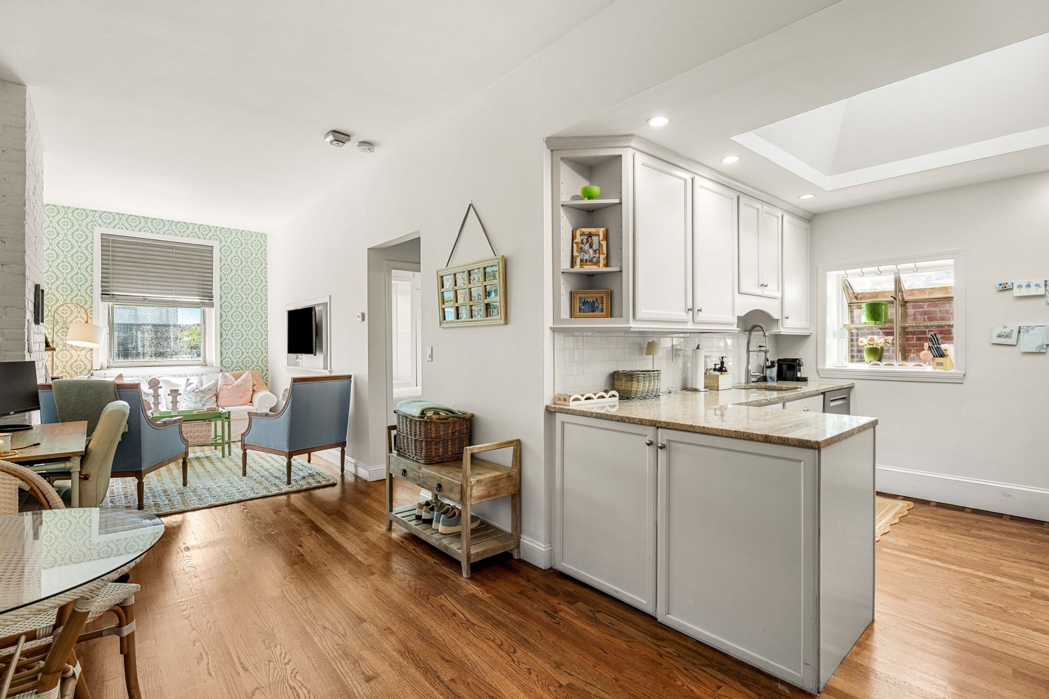 198 Saint Botolph St # 9 Property Photo 2