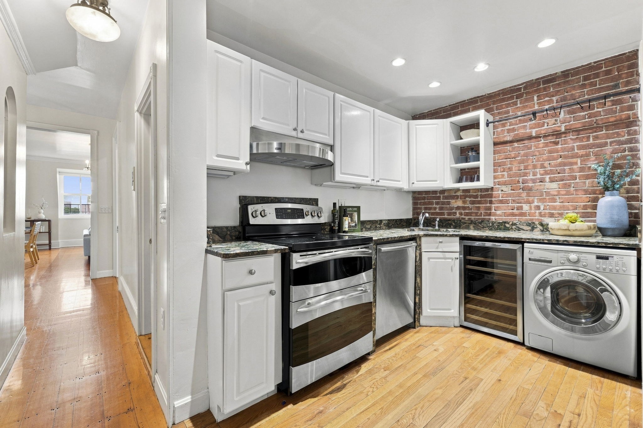 105 Beacon St. Property Photo 9