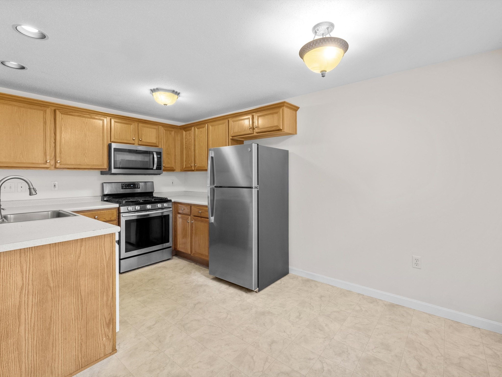53 Lancaster Rd # 10 Property Photo 6