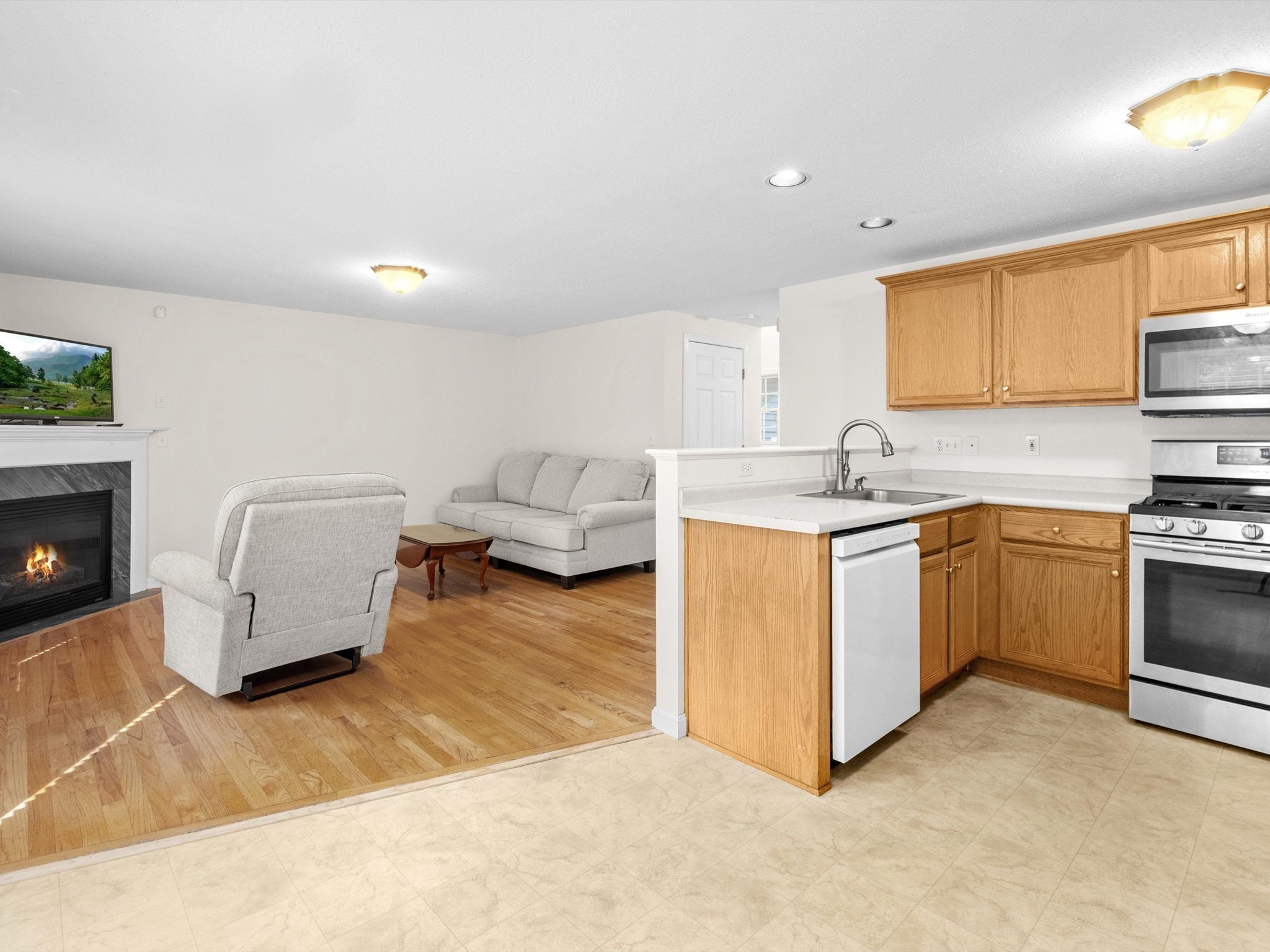 53 Lancaster Rd # 10 Property Photo 8