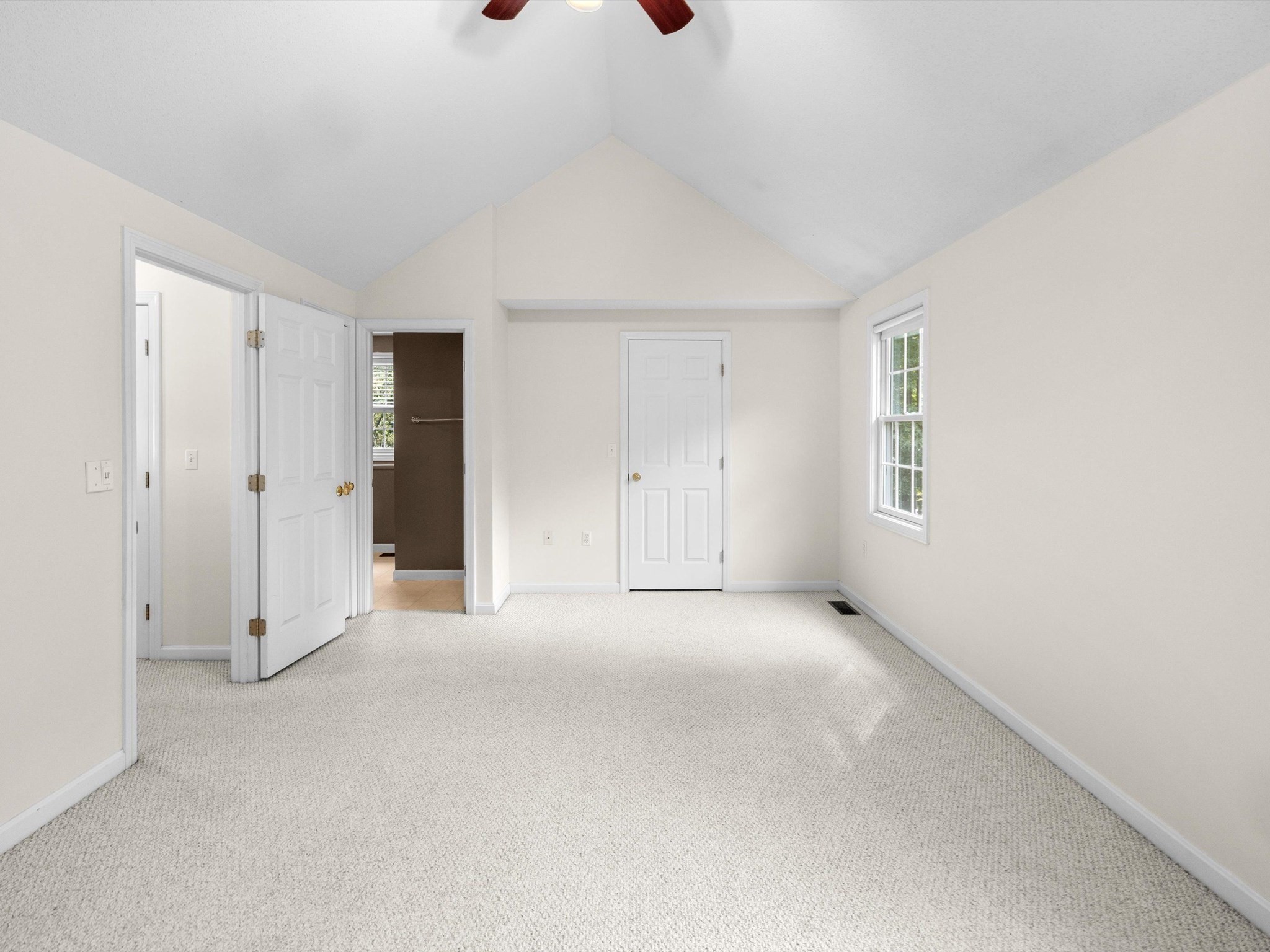 53 Lancaster Rd # 10 Property Photo 16