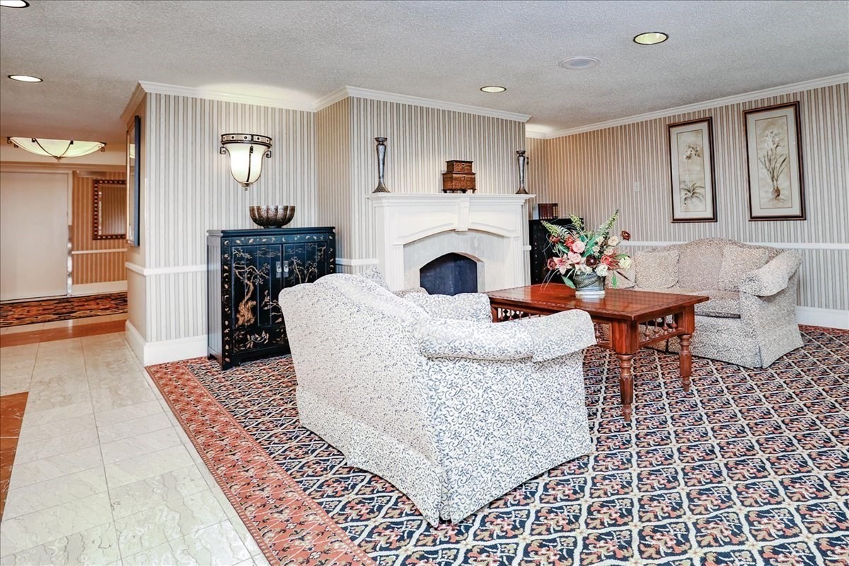1008 Paradise Road Property Photo 8