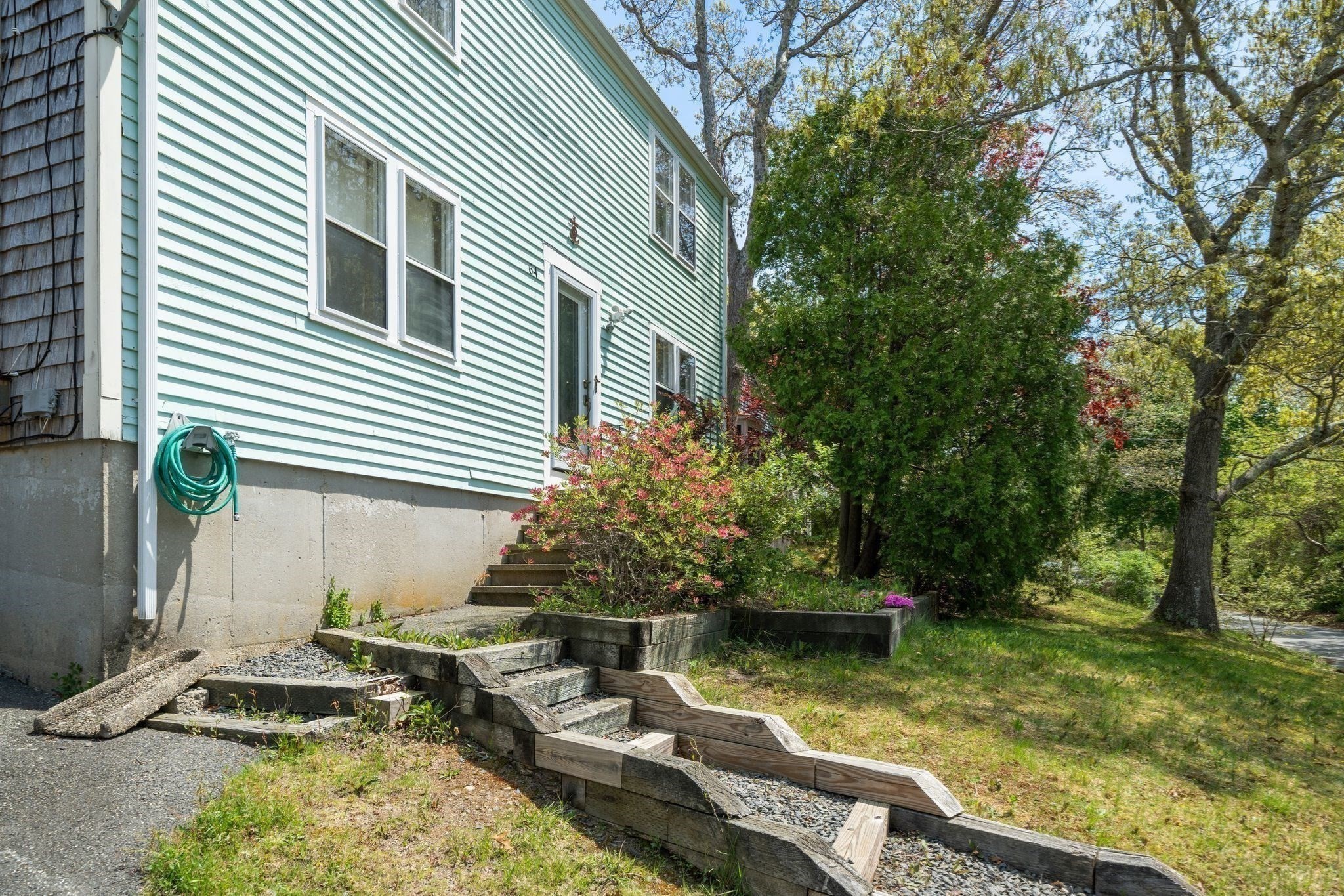 64 Winthrop Rd Property Photo 6