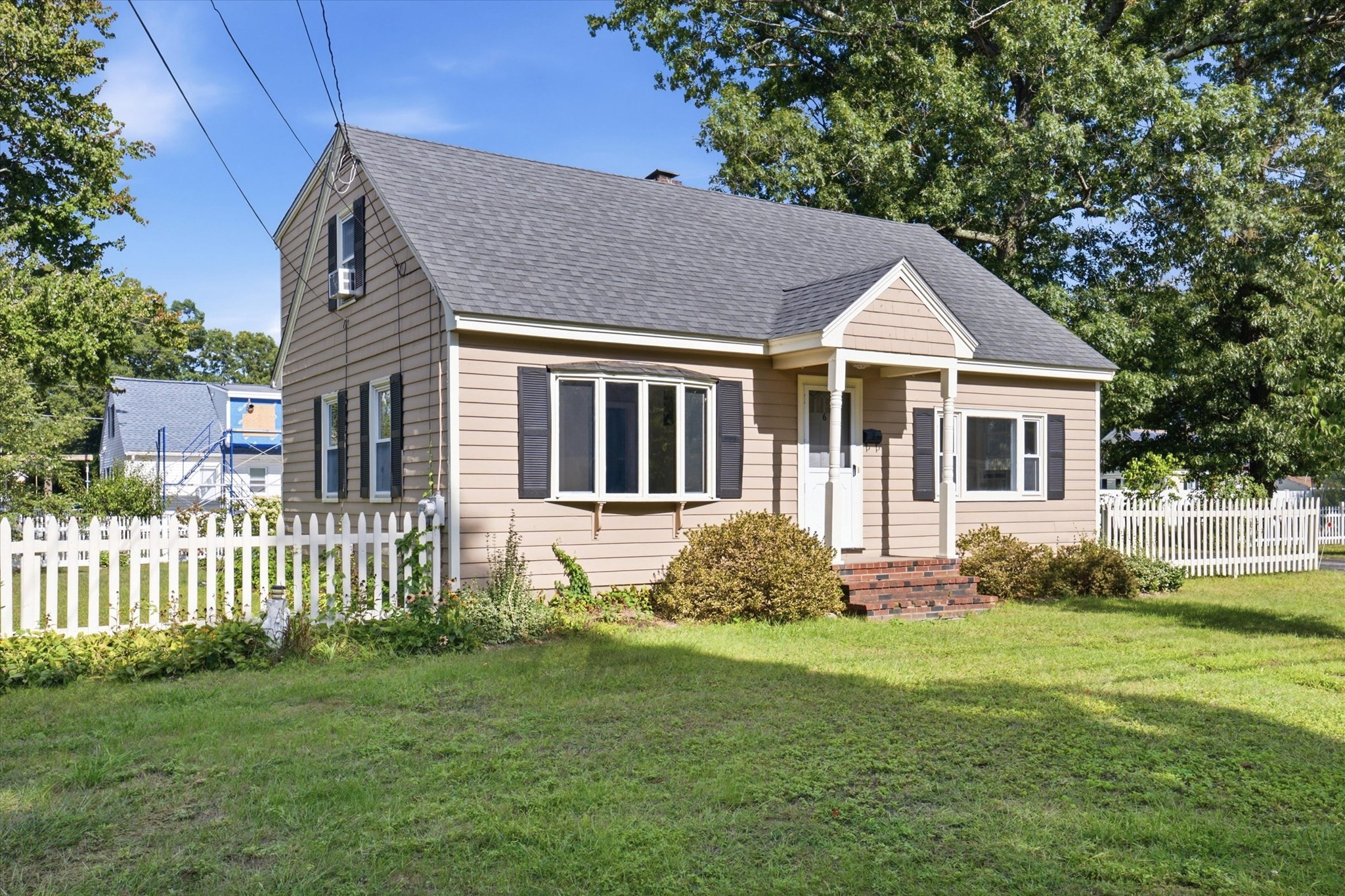 6 Pleasant St Property Photo 2