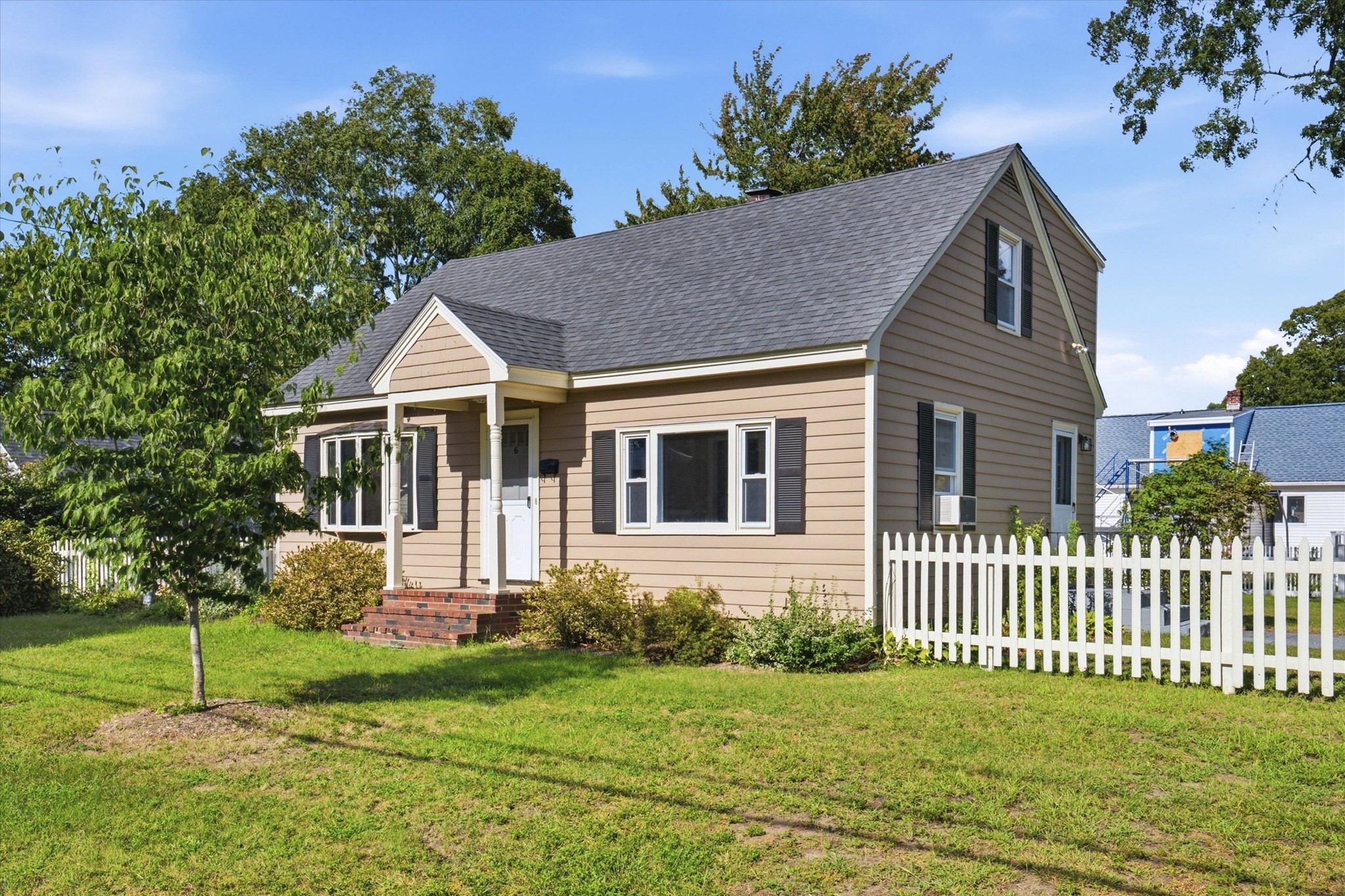 6 Pleasant St Property Photo 3