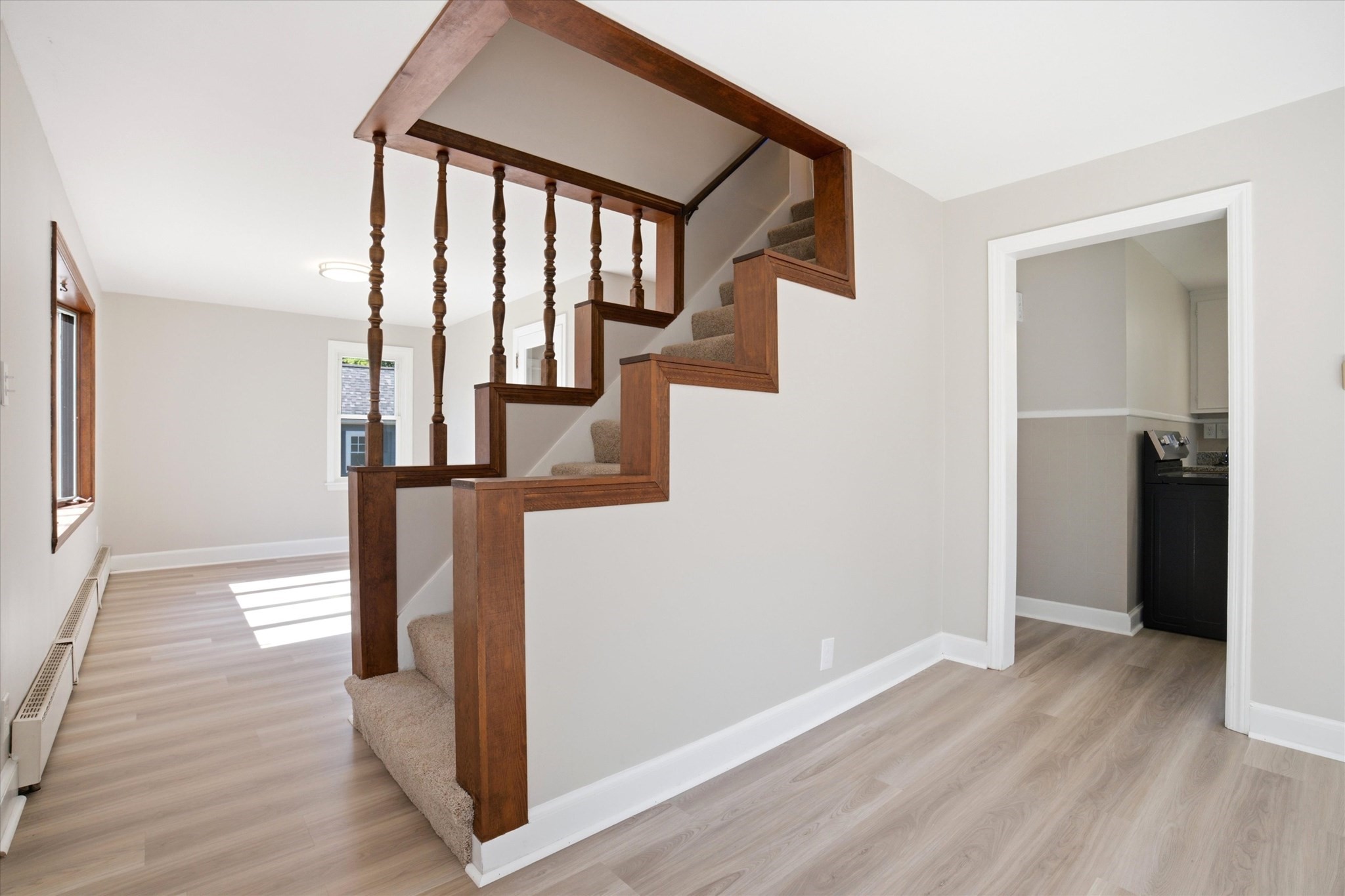 6 Pleasant St Property Photo 4
