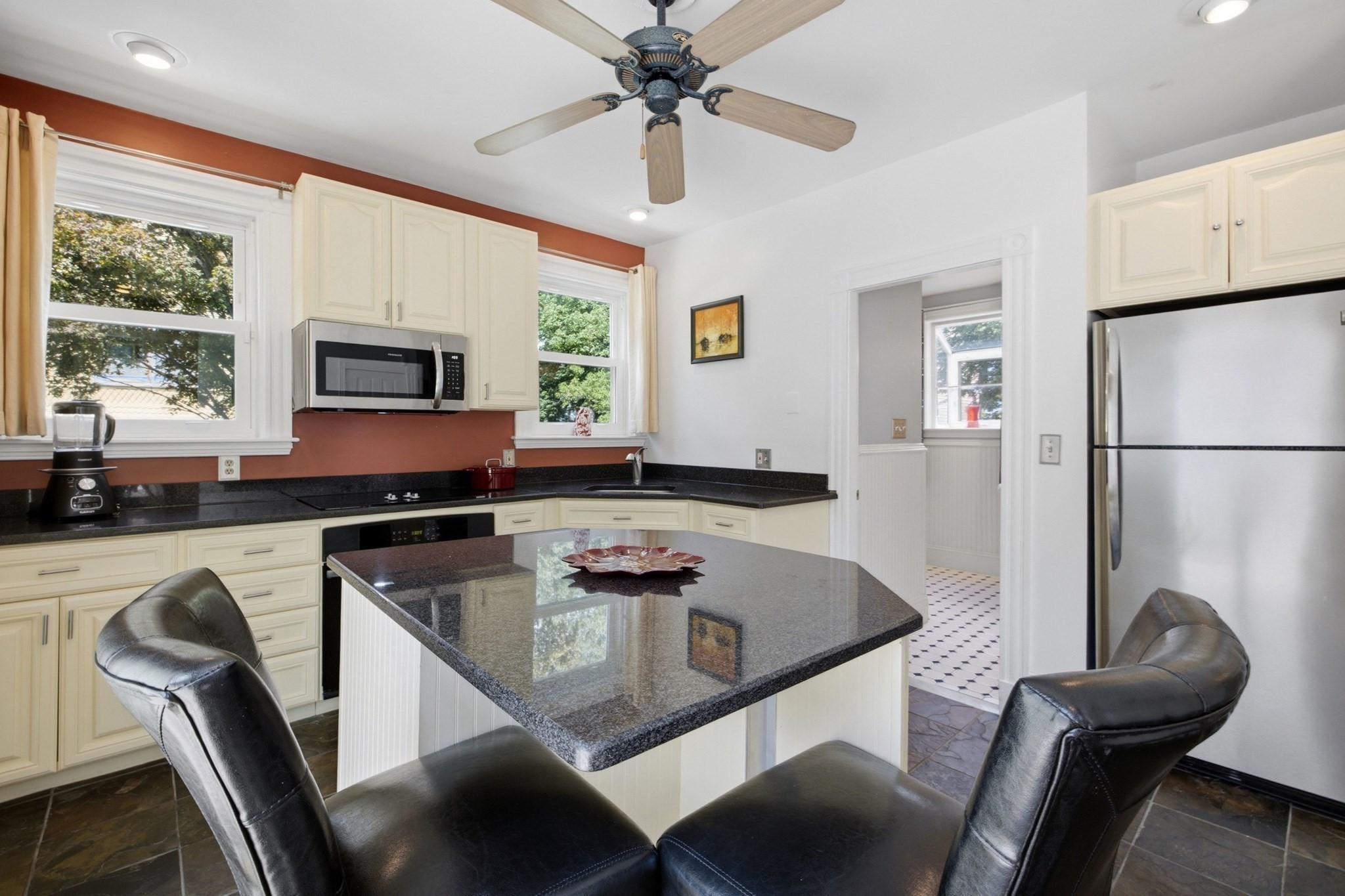 36 Walton St Property Photo 9