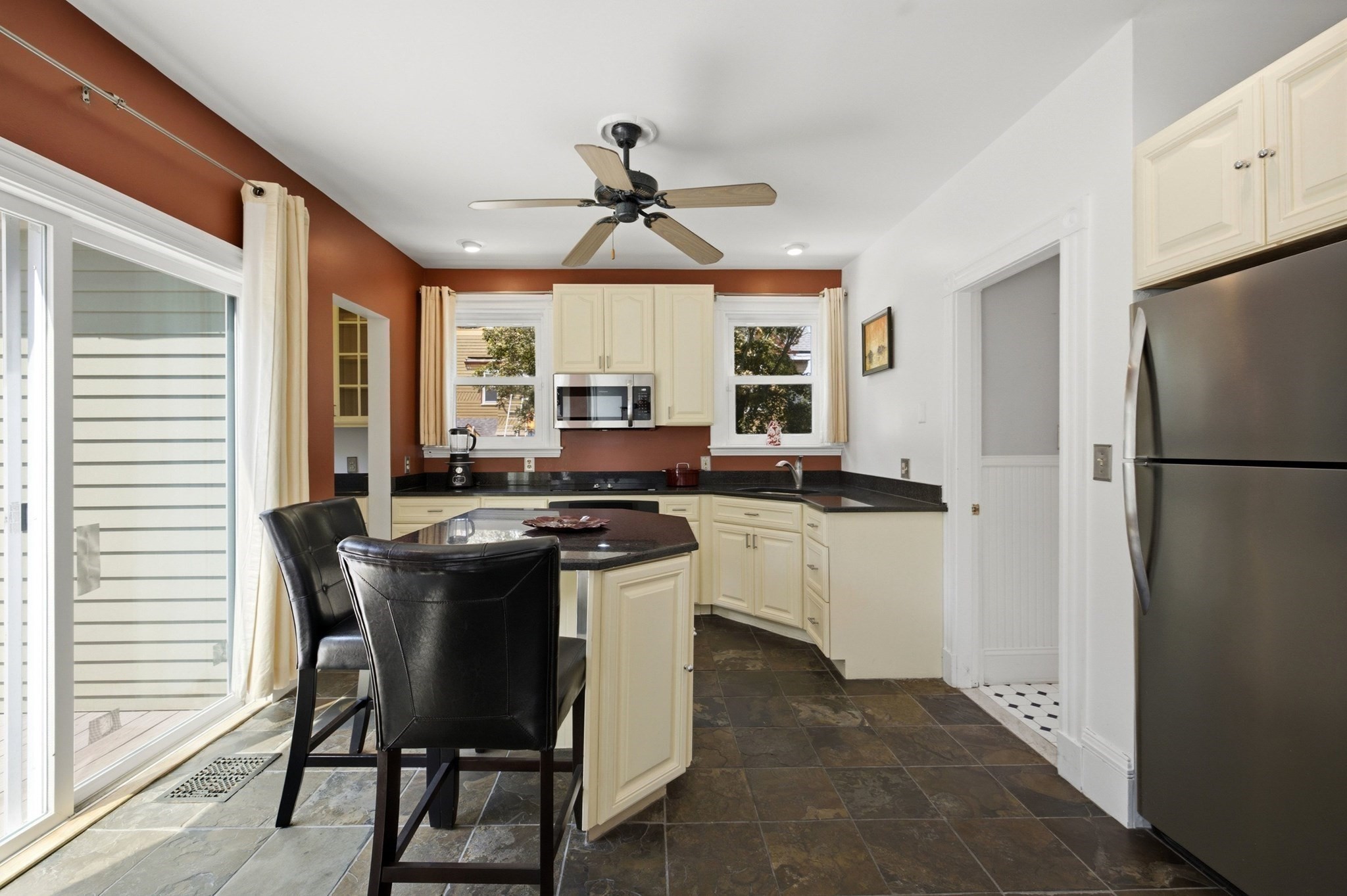 36 Walton St Property Photo 10