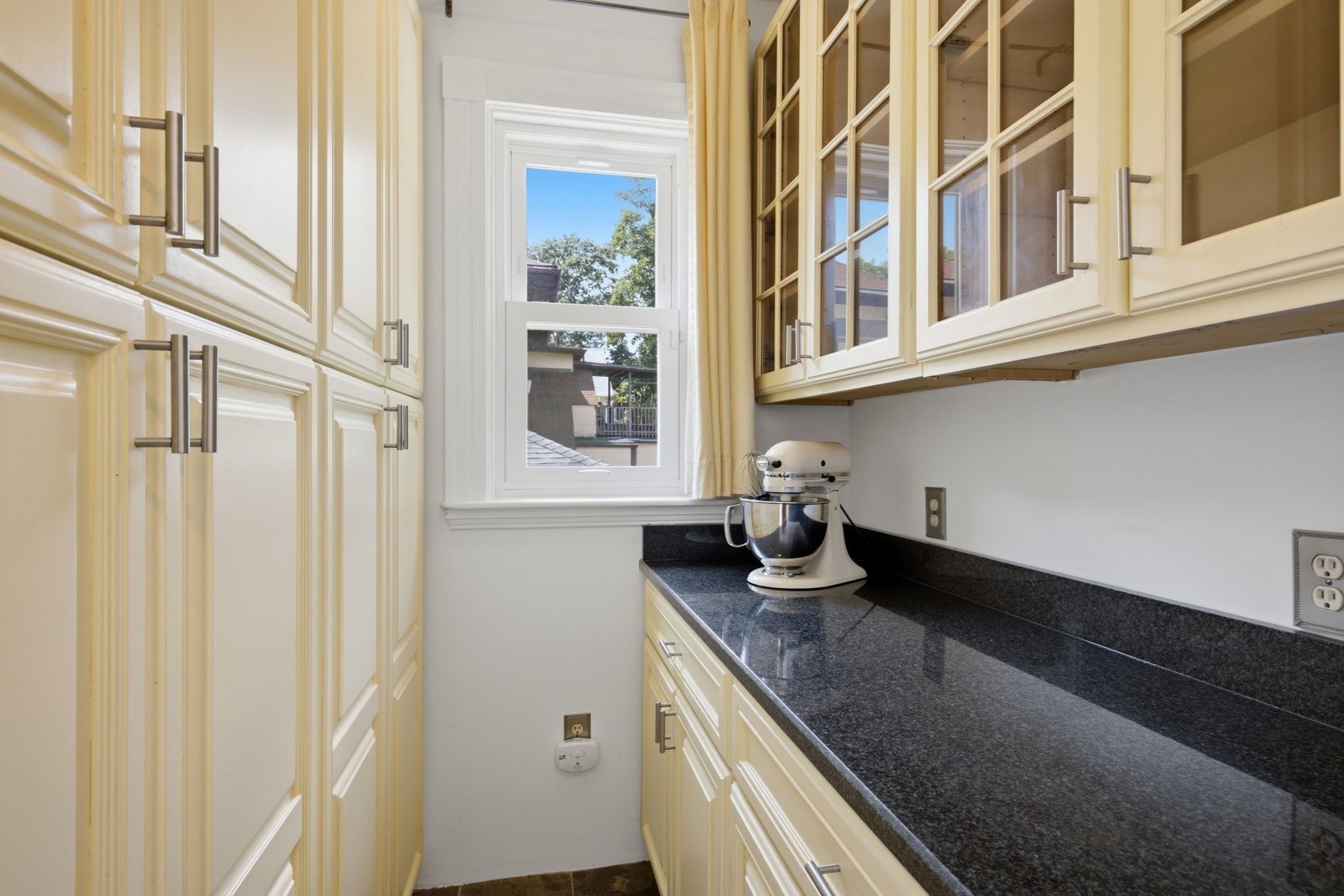 36 Walton St Property Photo 11