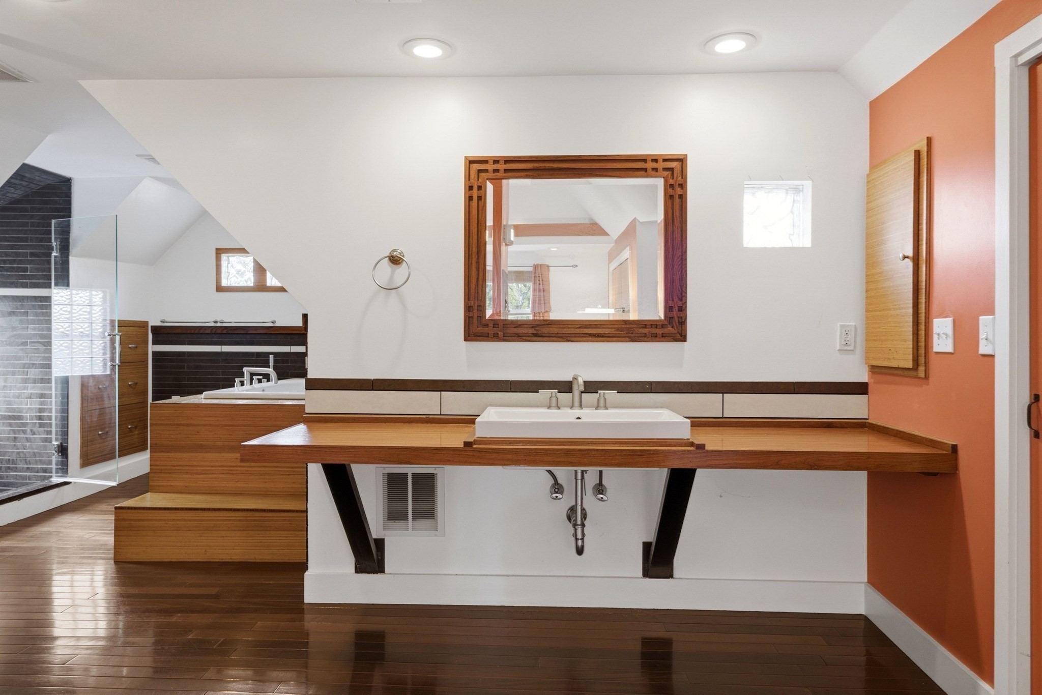 36 Walton St Property Photo 26