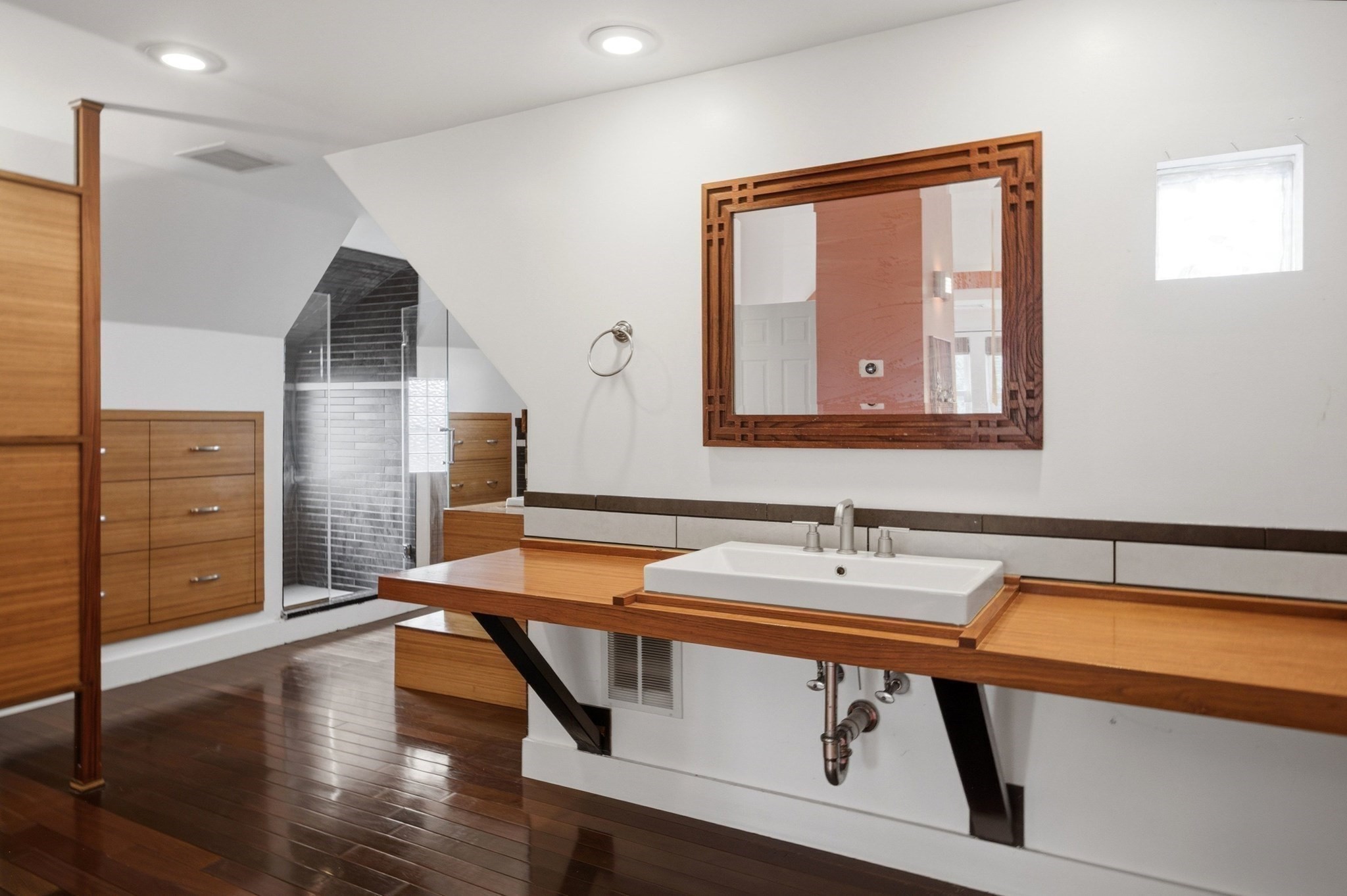 36 Walton St Property Photo 27