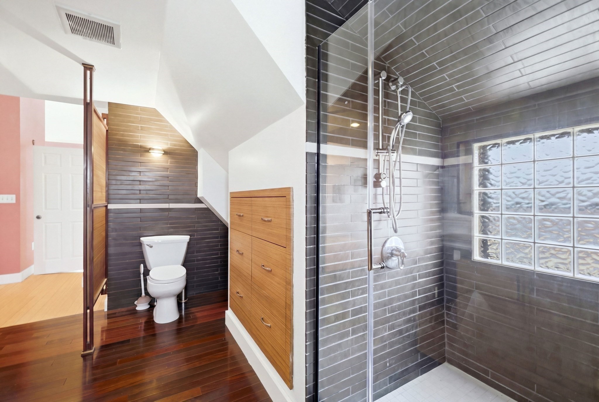 36 Walton St Property Photo 33