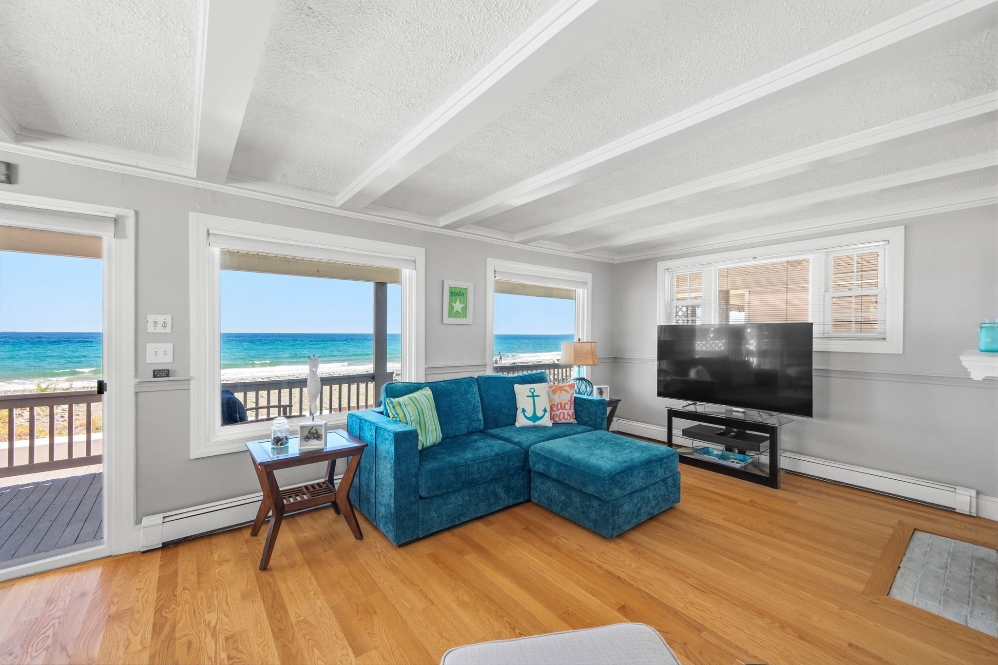 331 Beach Ave Property Photo 3
