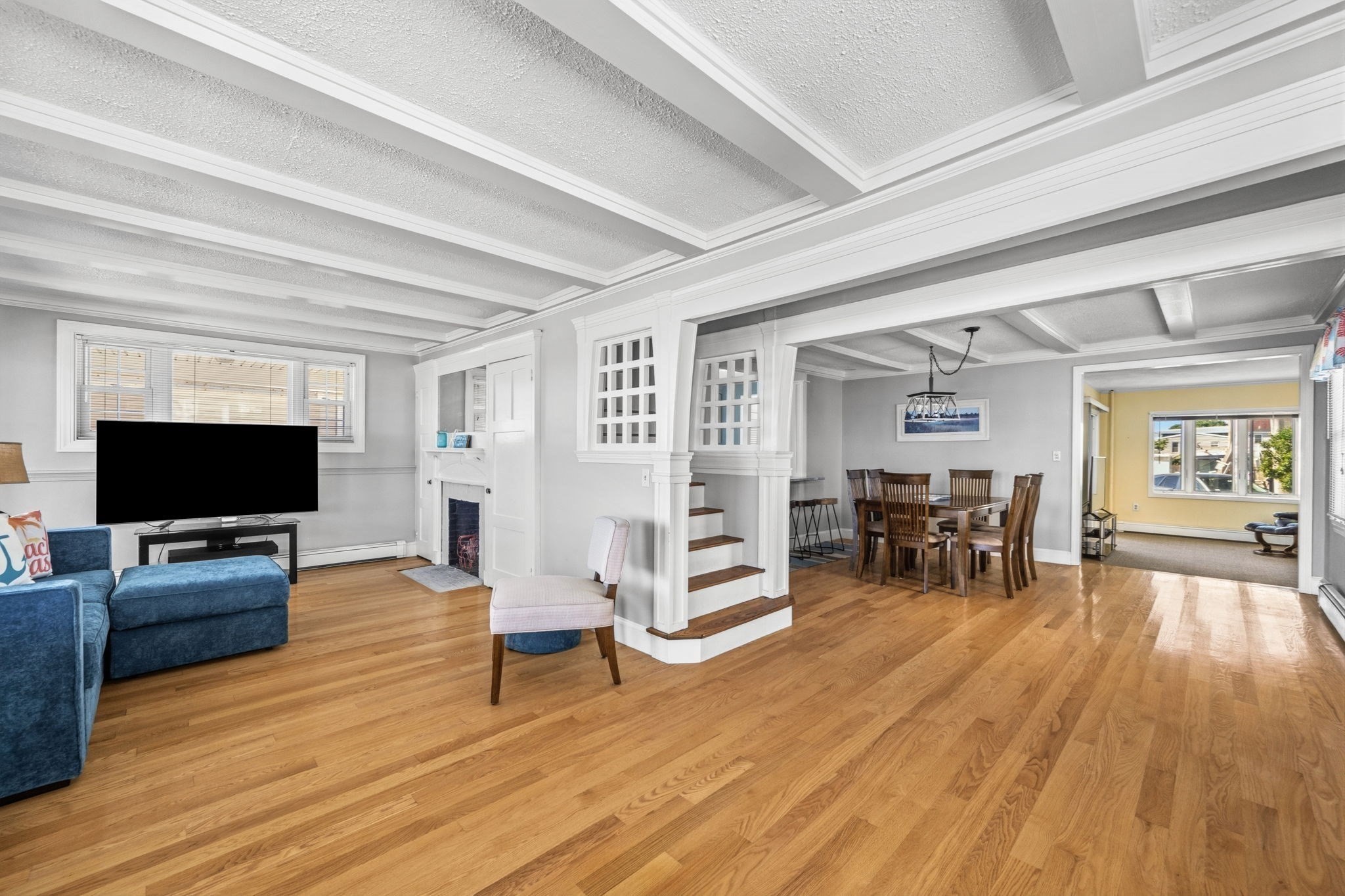 331 Beach Ave Property Photo 5