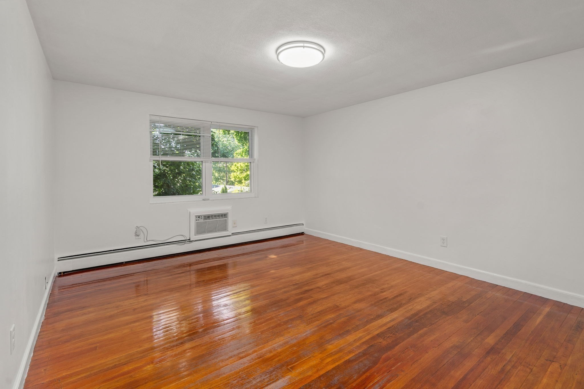 39 Montvale # 8 Property Photo 5