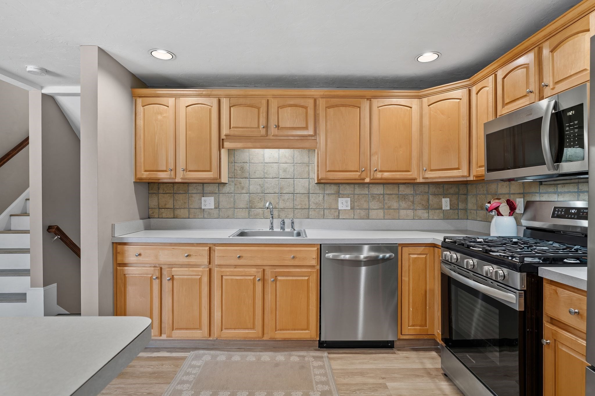 864 Brockton Ave # 864 Property Photo 9