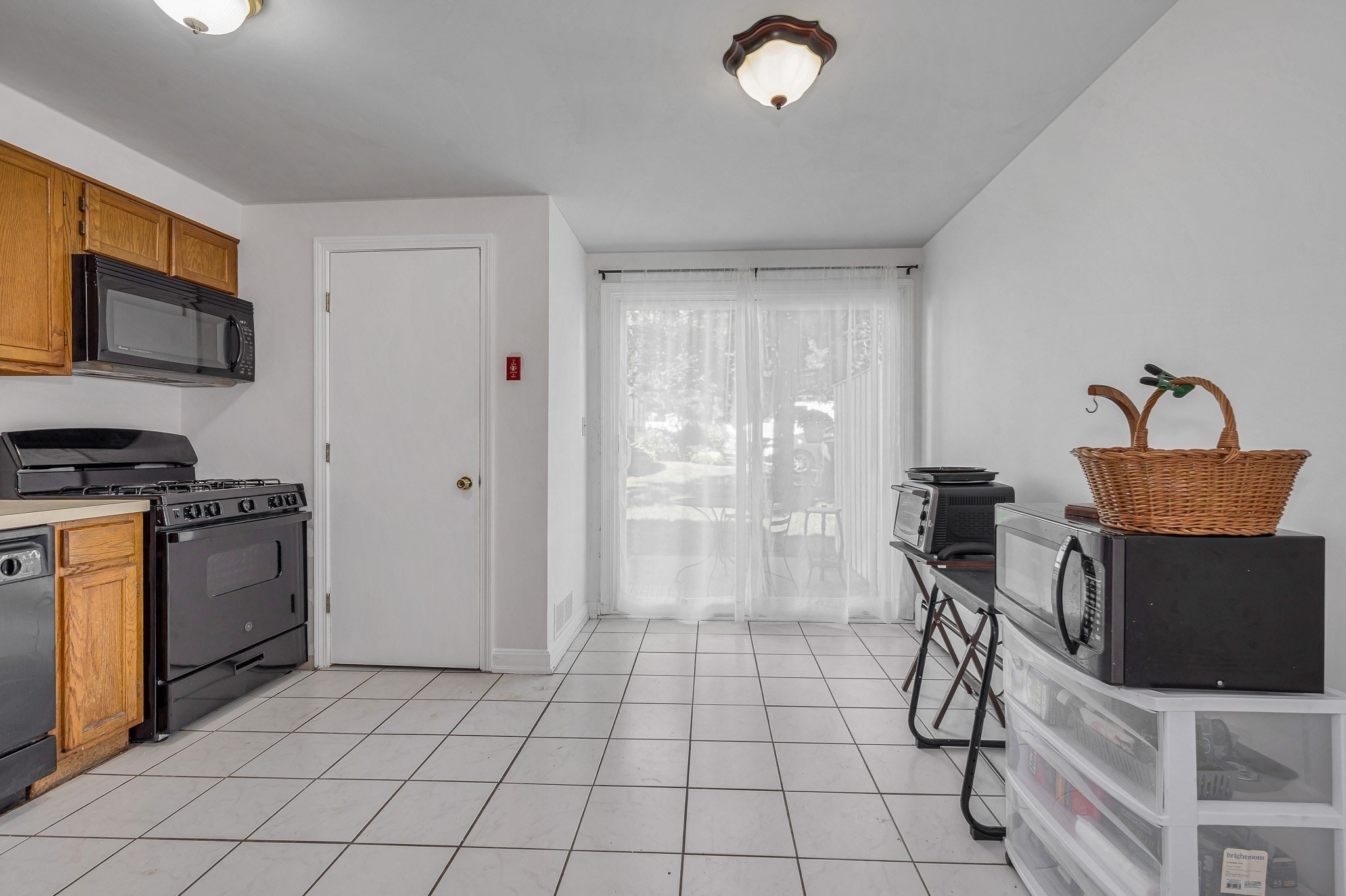 74 Roper St # F Property Photo 7