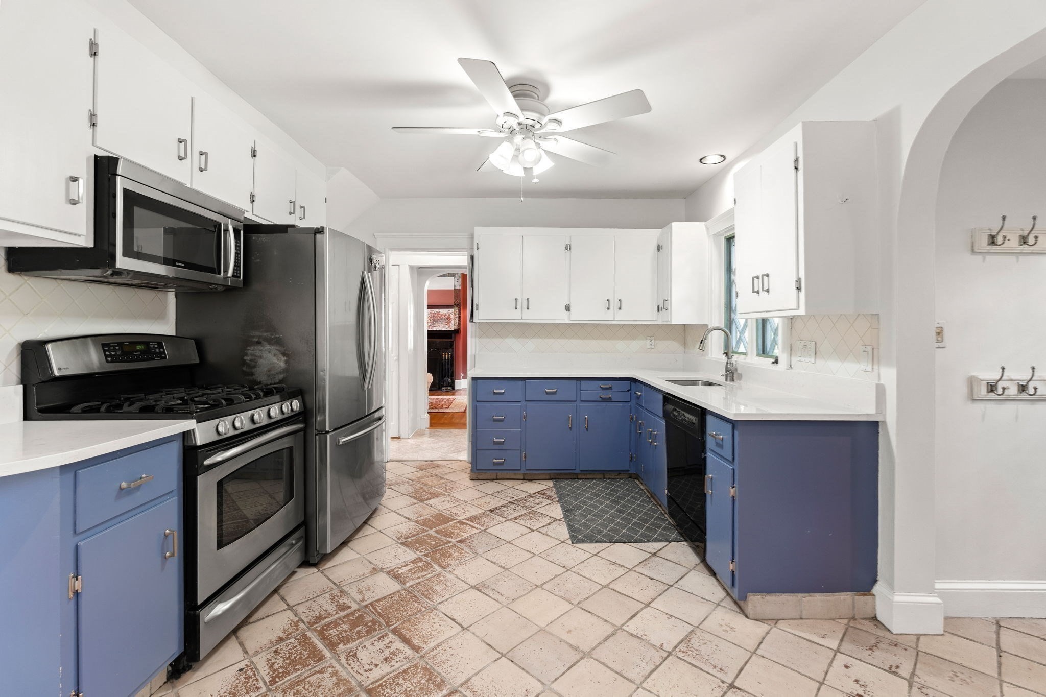 28 Preston Beach Road Property Photo 9