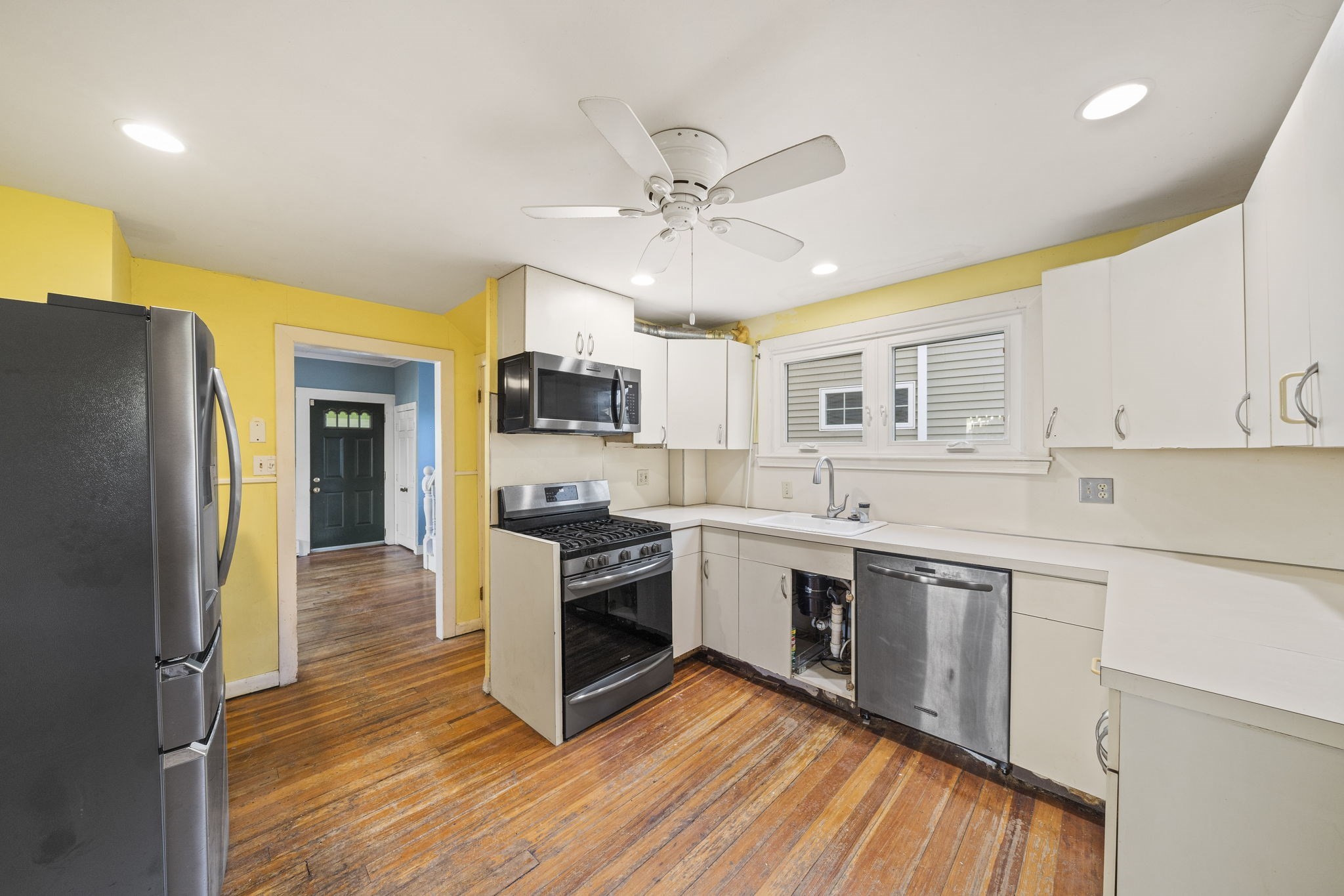 168 Babcock St Property Photo 3