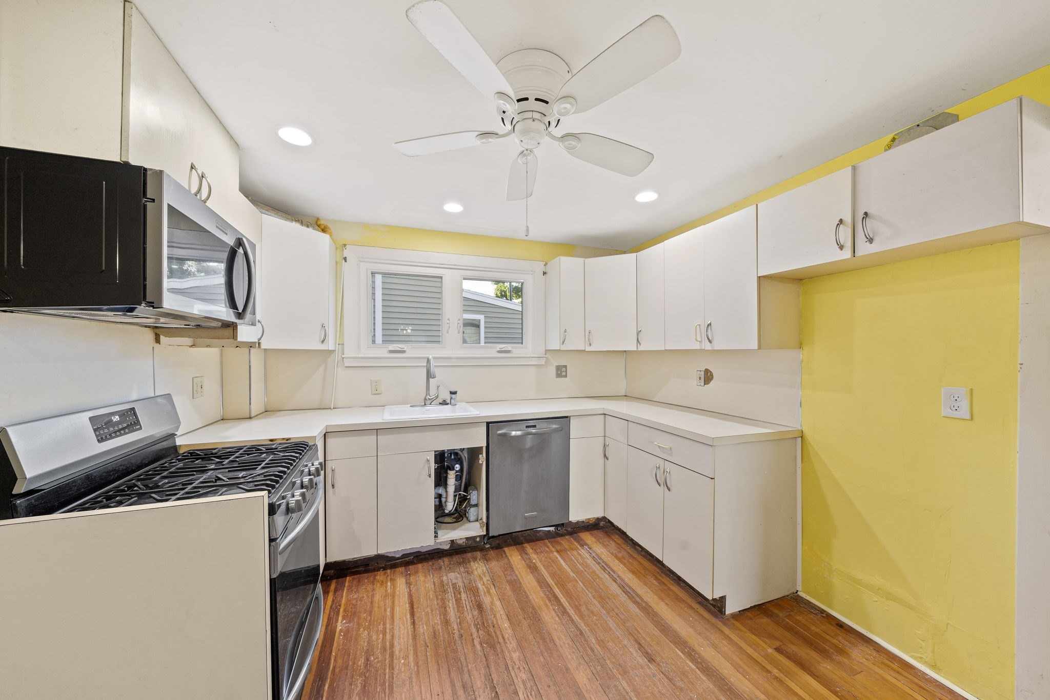 168 Babcock St Property Photo 6