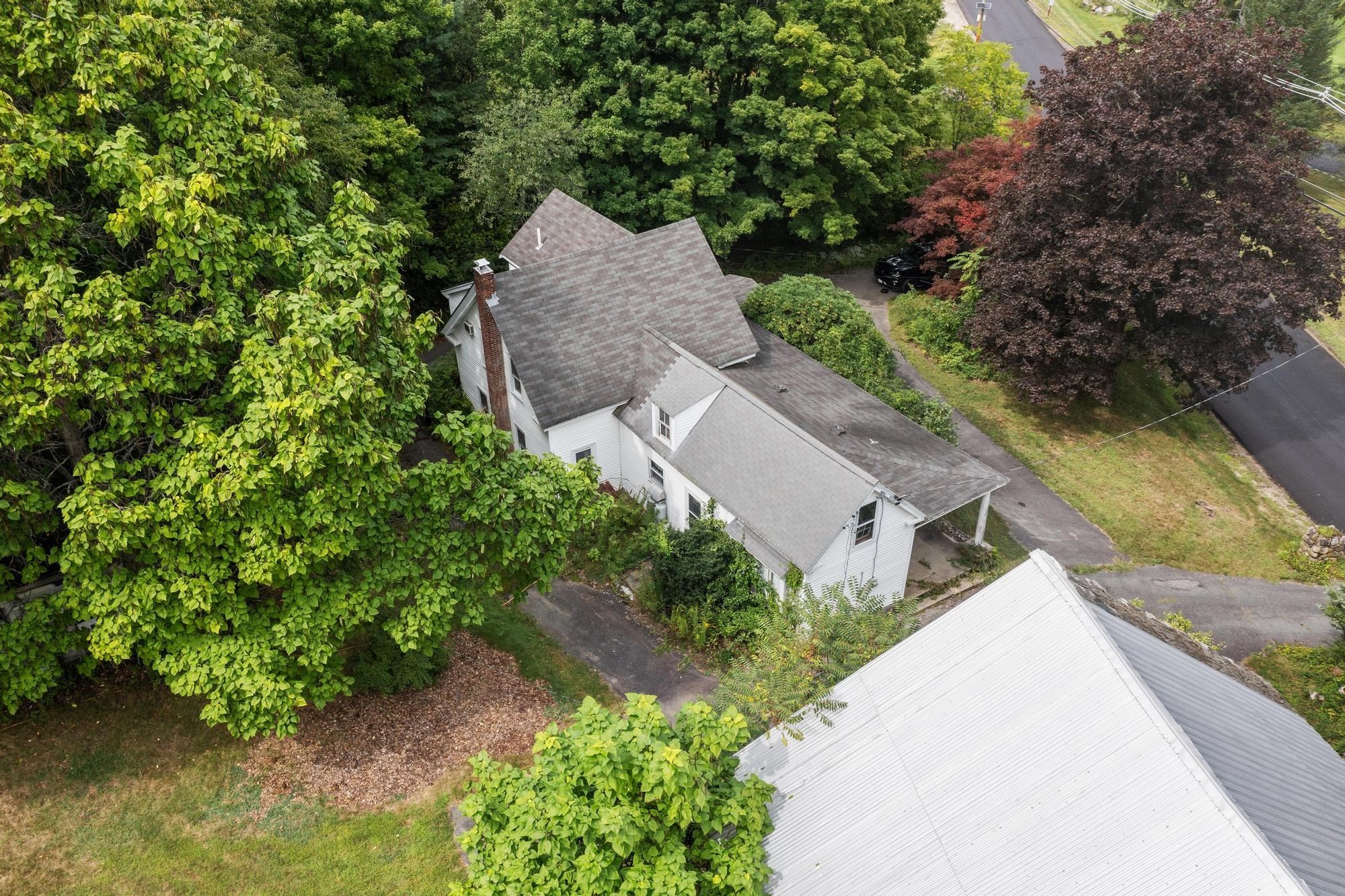 276 Middle Rd Property Photo 3
