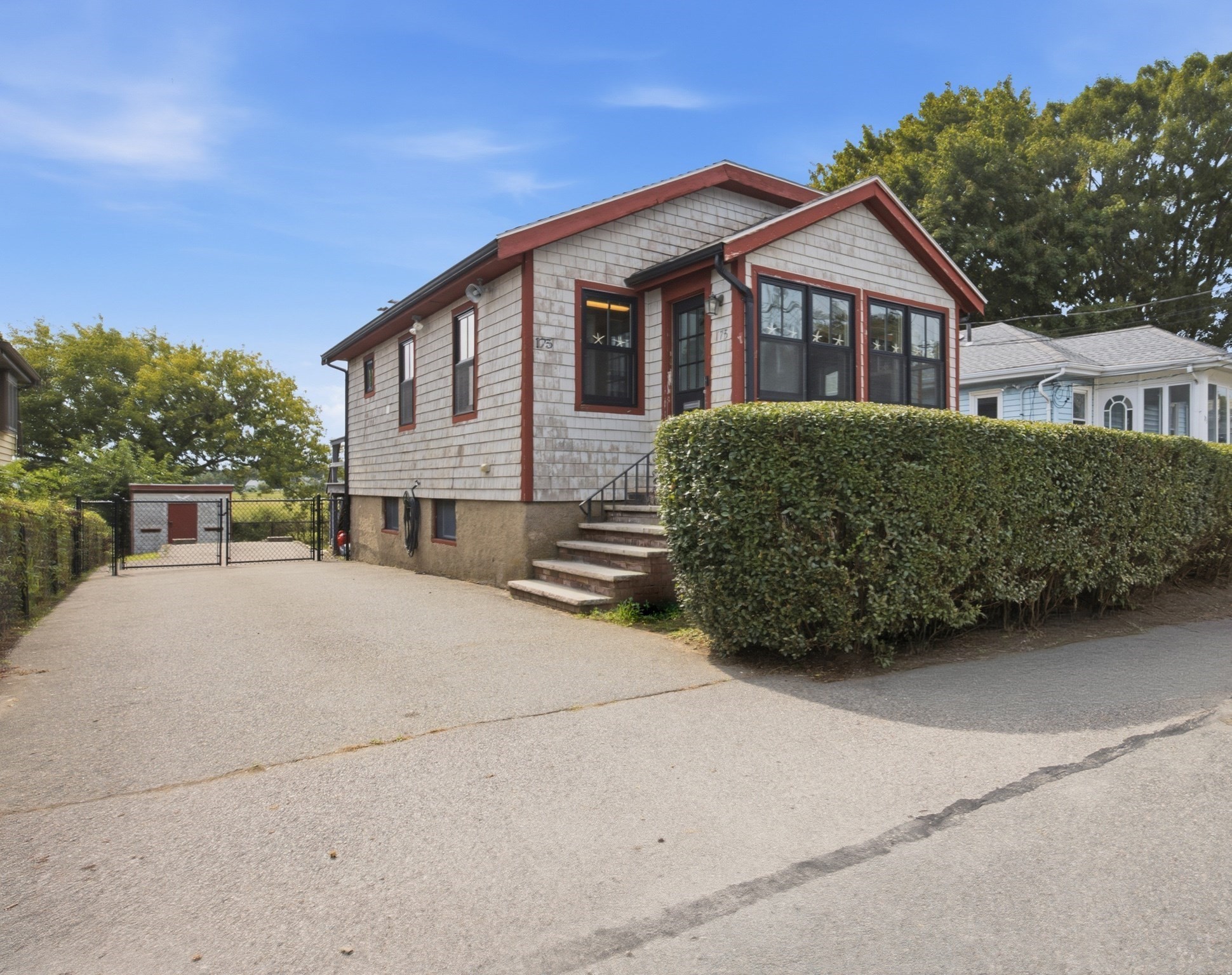 175 Rhoda St Property Photo 1