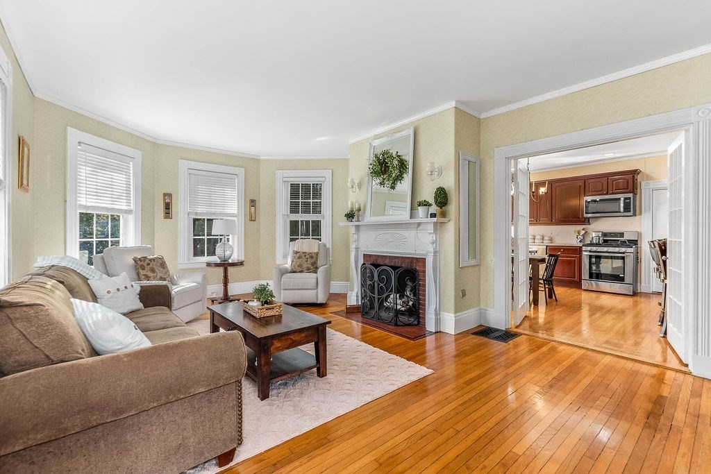 180 Walnut St Property Photo 10
