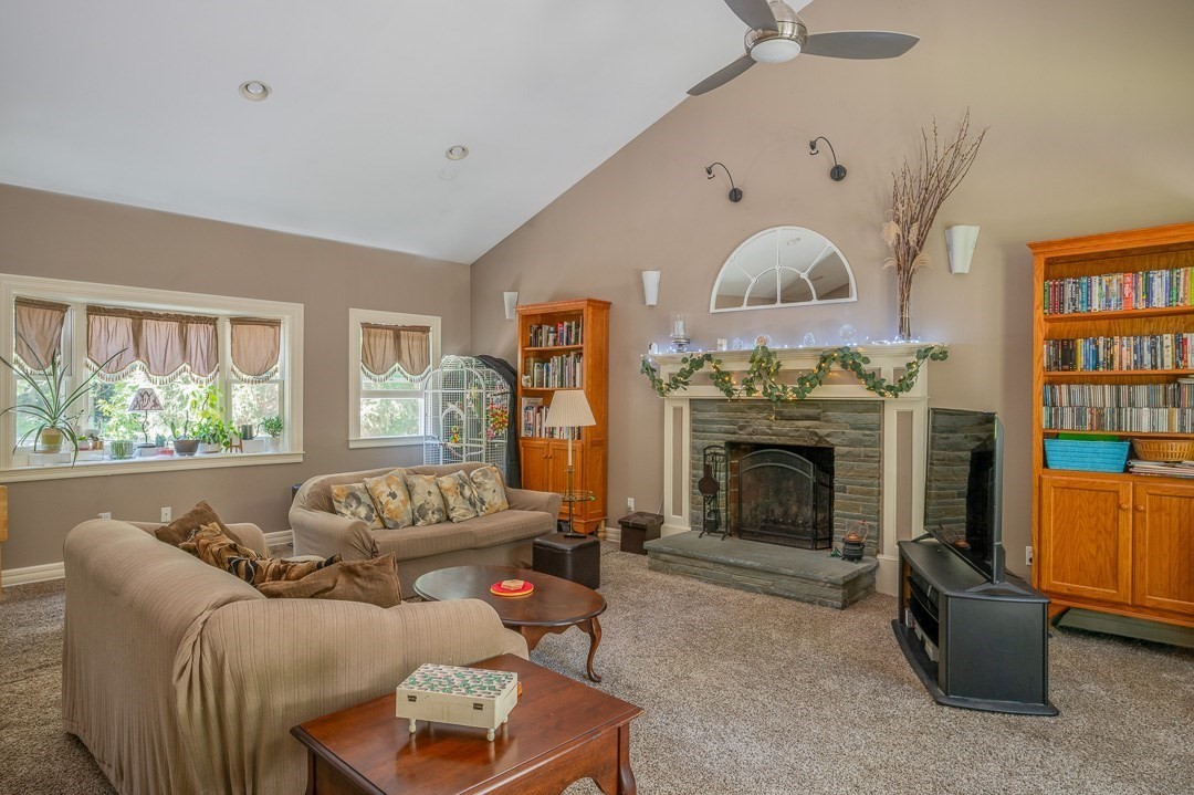 558 Spring St Property Photo 6