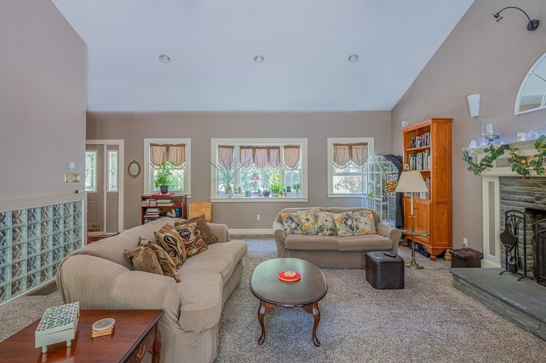 558 Spring St Property Photo 7