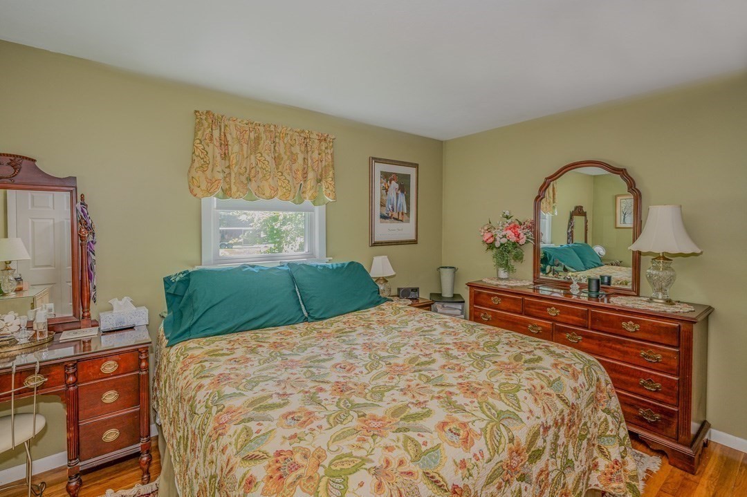 558 Spring St Property Photo 16