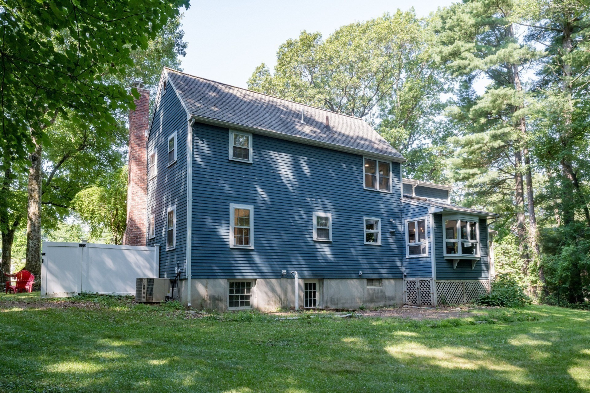 175 Oak St Property Photo 1