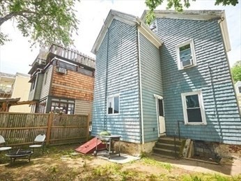 12 Perry St Property Photo 8