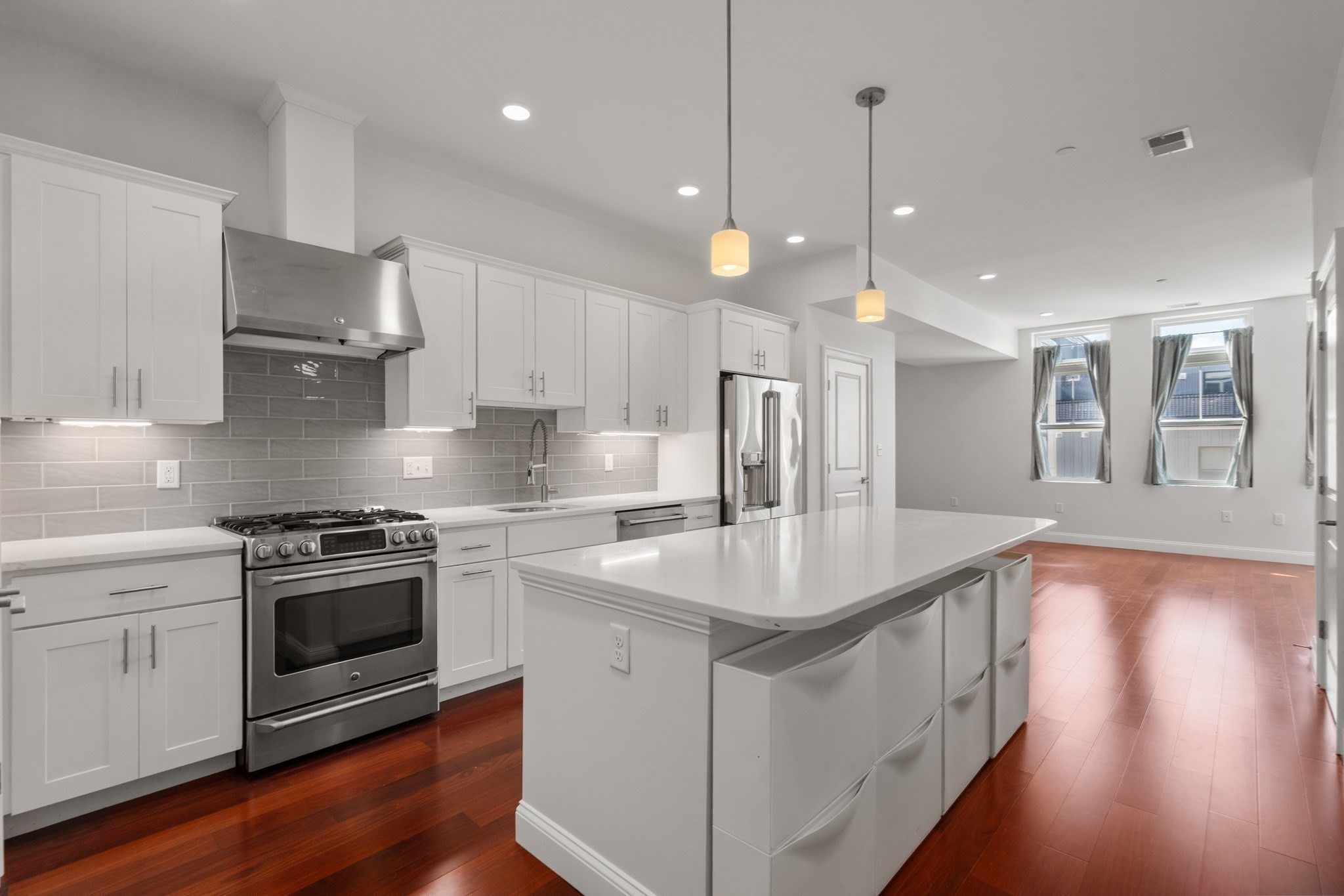 170 W Broadway # 411 Property Photo 4