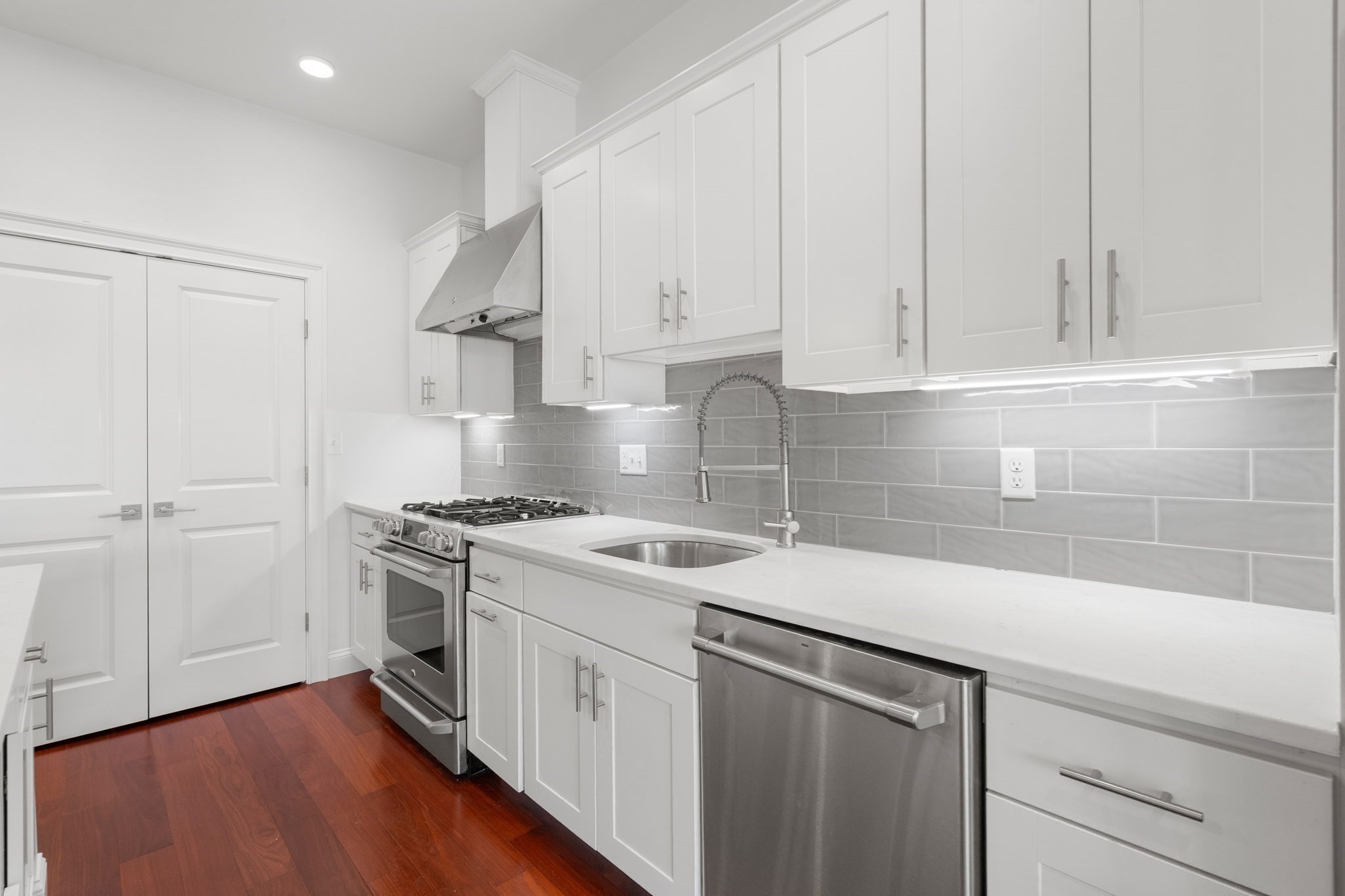 170 W Broadway # 411 Property Photo 6
