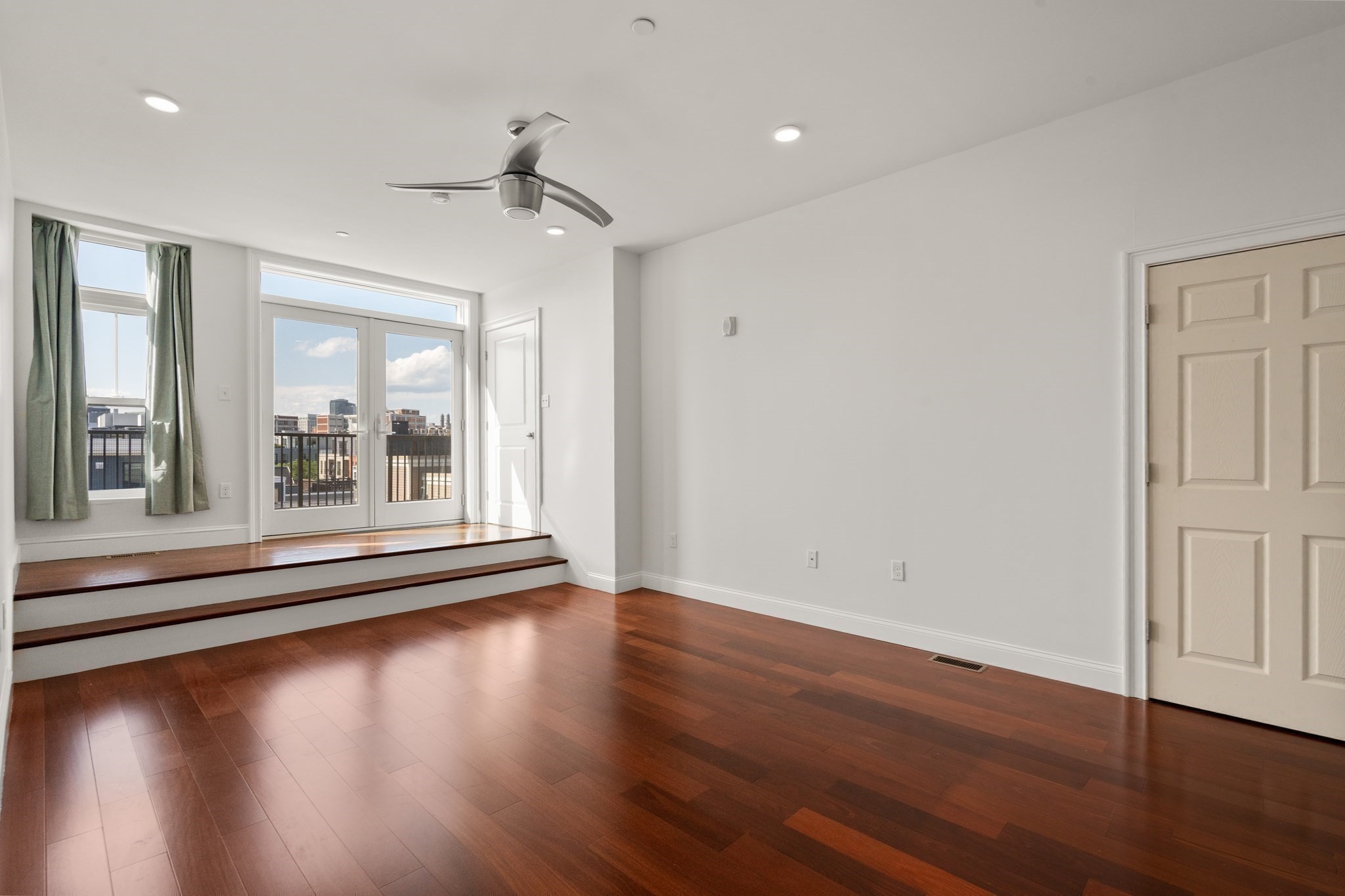 170 W Broadway # 411 Property Photo 20