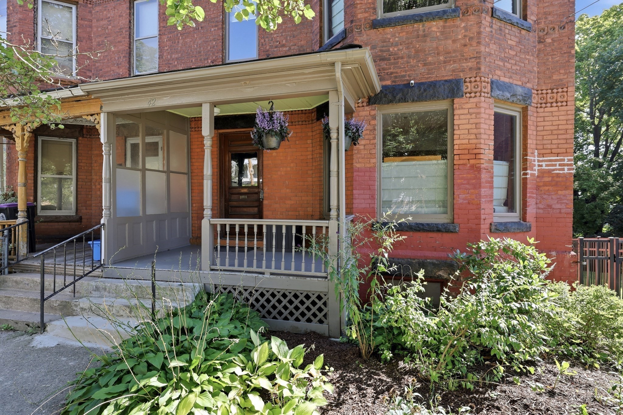 42 Clinton Ave Property Photo 2
