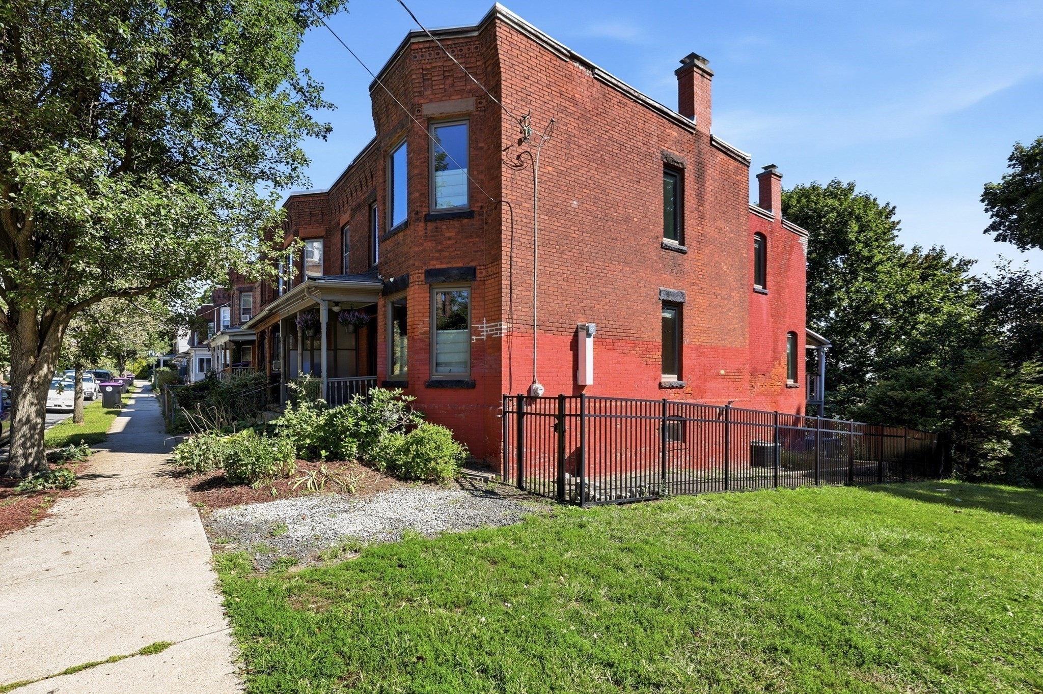 42 Clinton Ave Property Photo 4