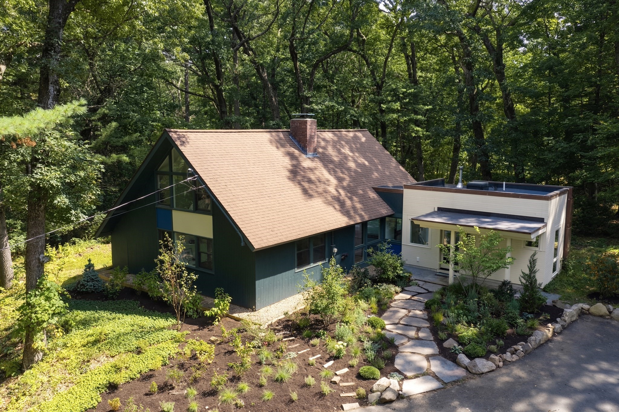 102 The Valley Rd Property Photo 1