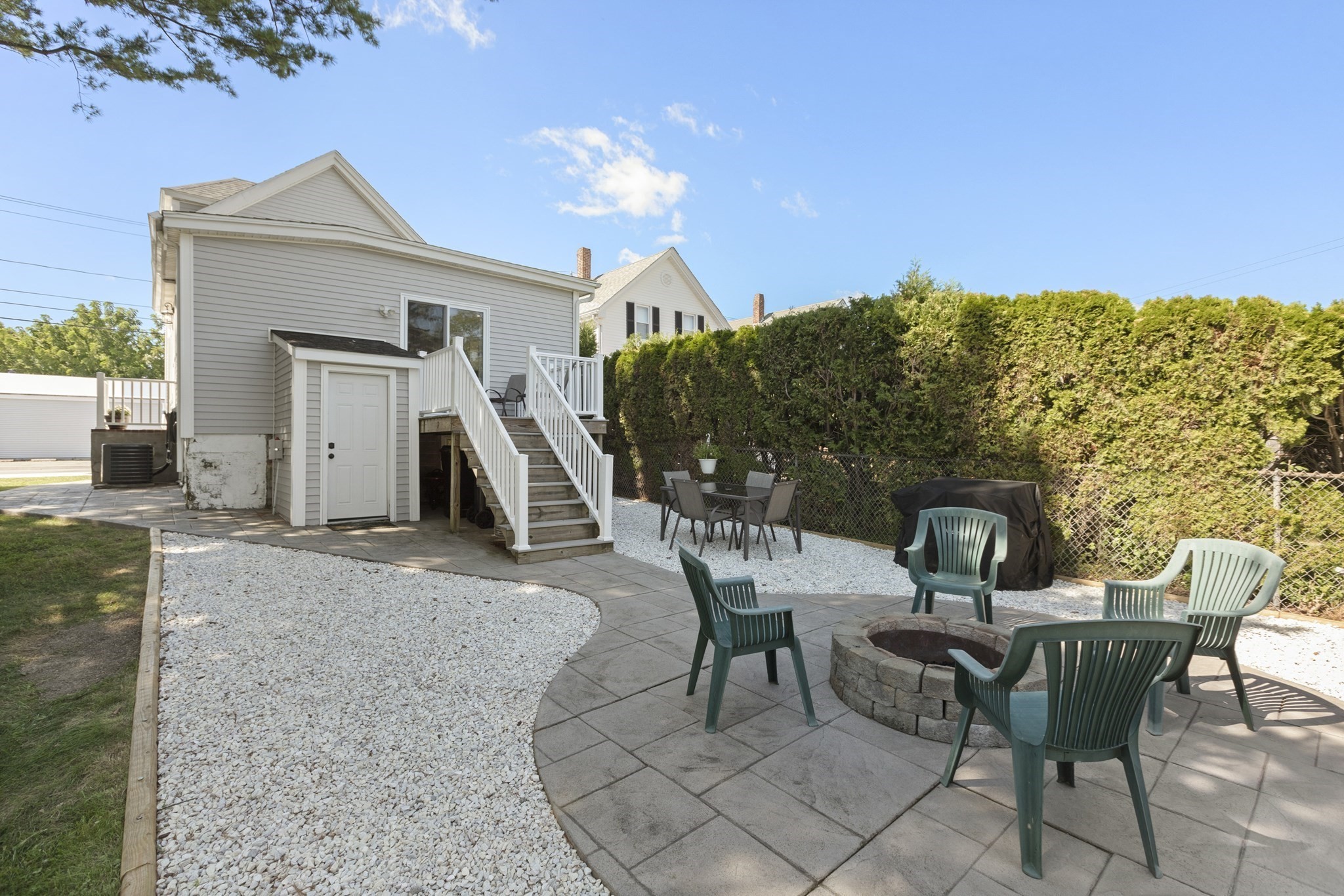 28 Saint John St Property Photo 4