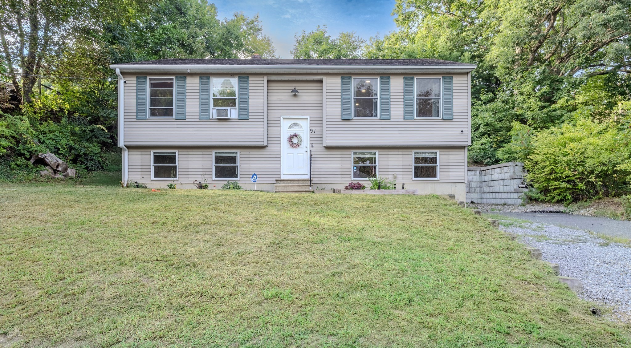 91 Wendell St Property Photo 2