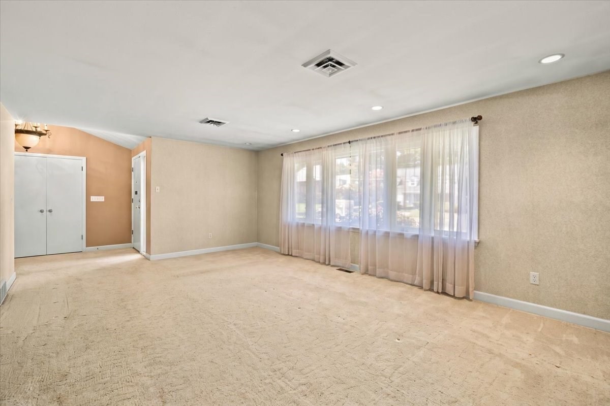 30 Bassett Rd Property Photo 15